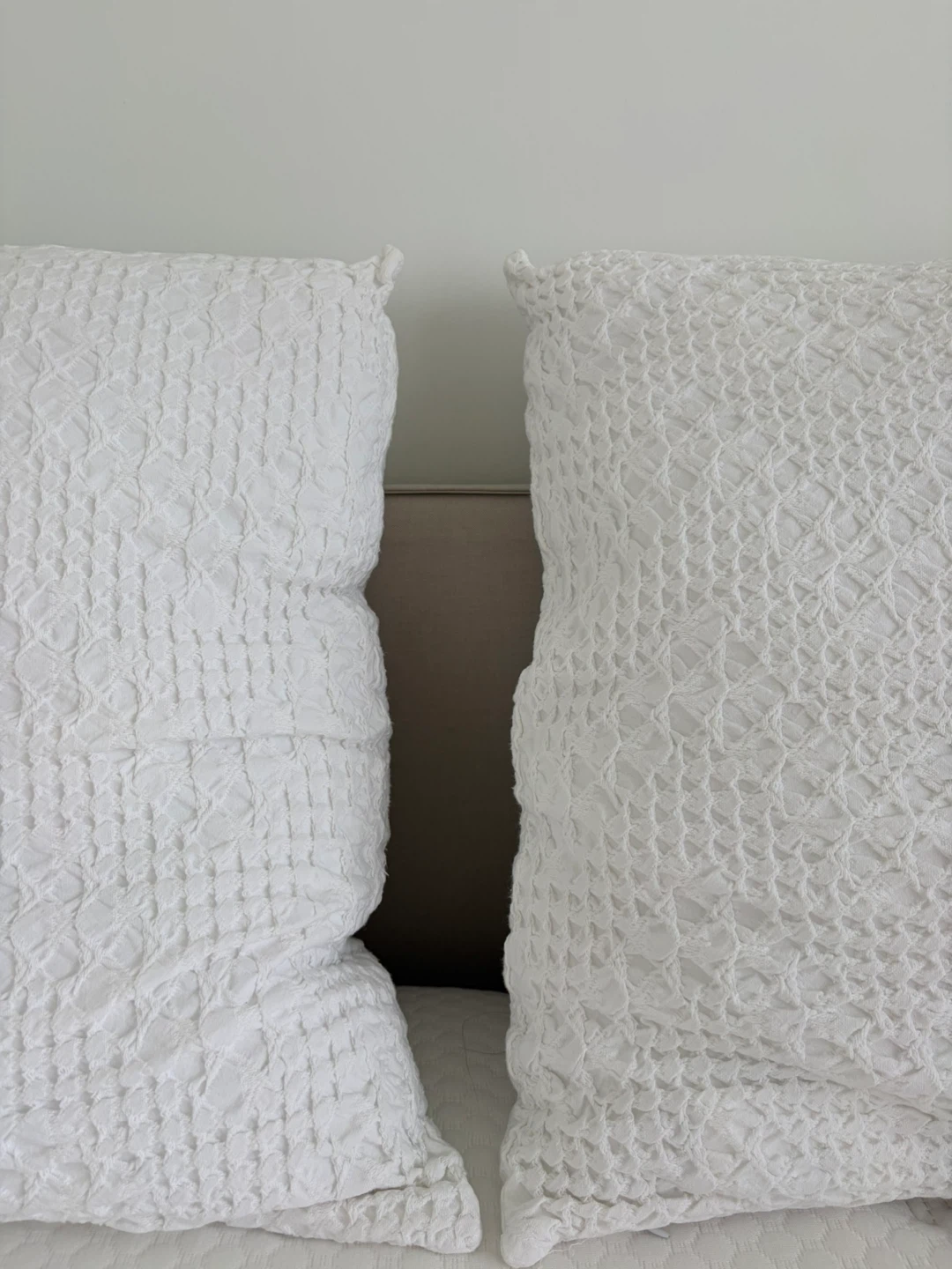 Set of 2 Large Textured Throw Pillows – White - photo 2