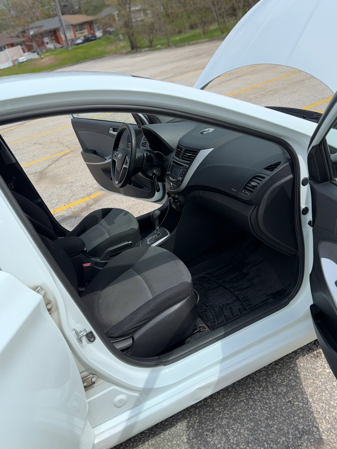 2012 Hyundai Accent GS - photo 3