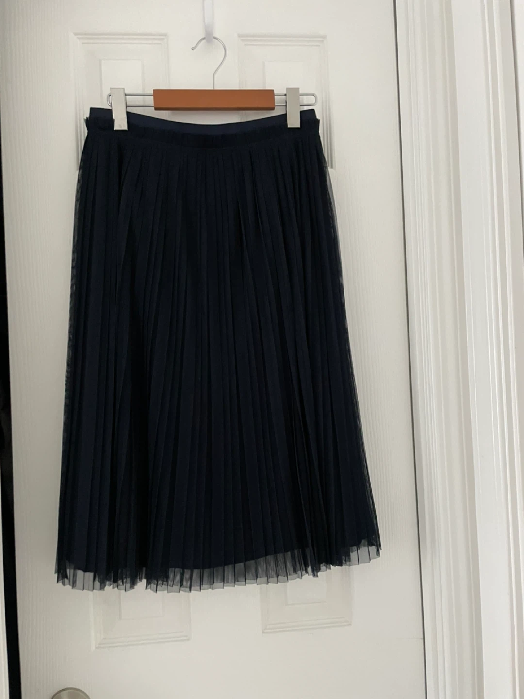 Moving 6/19) Banana Republic Navy Pleated Tulle Skirt