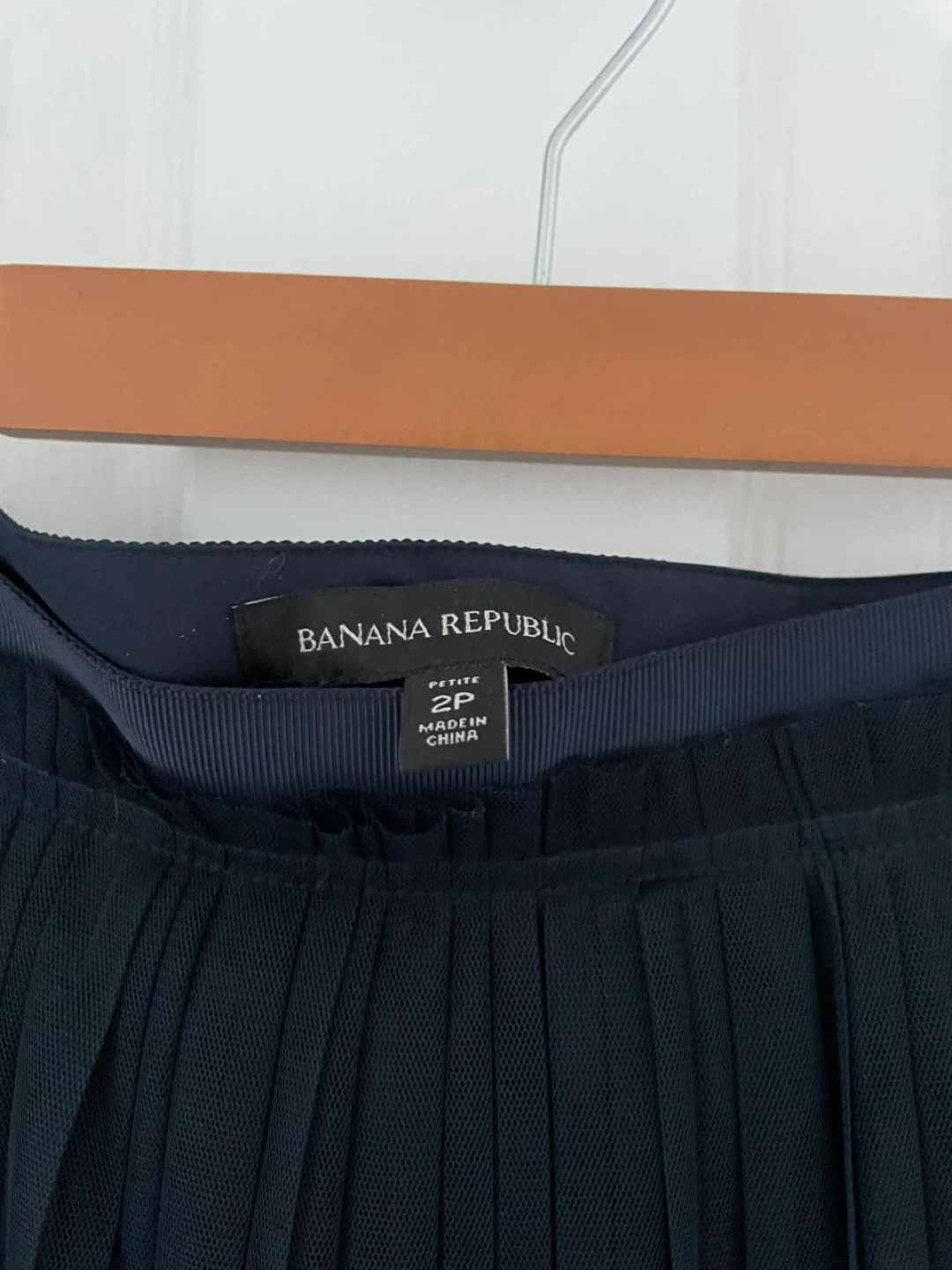 Moving 6/19) Banana Republic Navy Pleated Tulle Skirt - photo 2