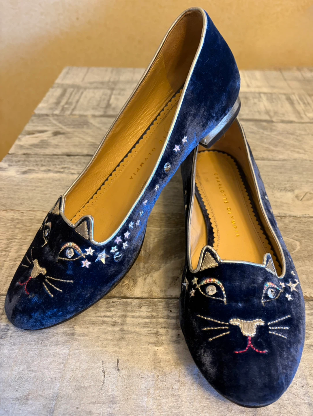 Charlotte Olympia Velvet Cat & Star Flats Size 38 - photo 4