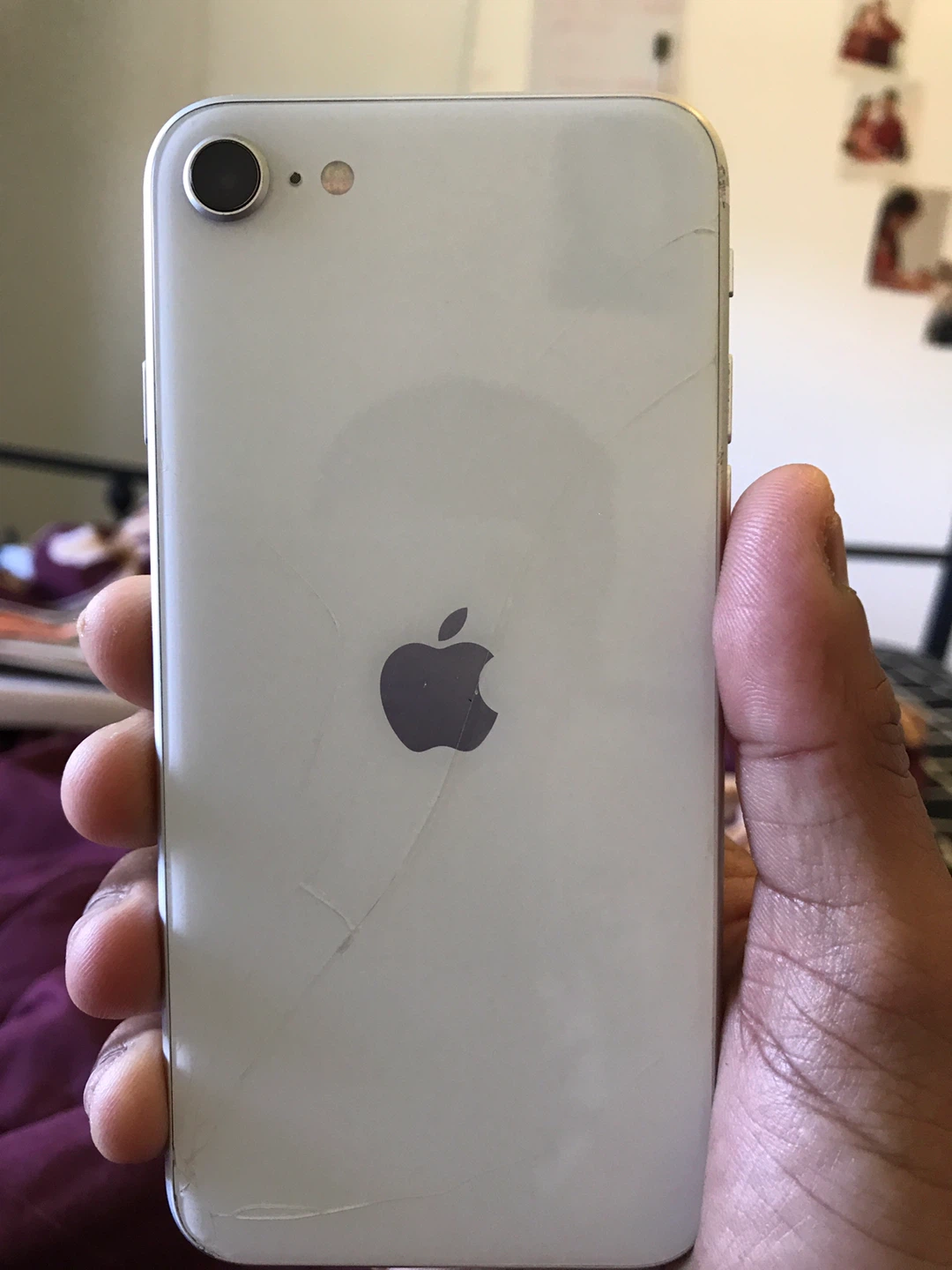 Apple iPhone SE 64gb - Cracked Back Glass - photo 2