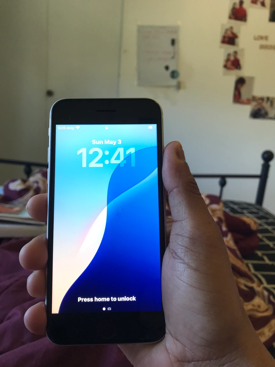 Apple iPhone SE 64gb - Cracked Back Glass