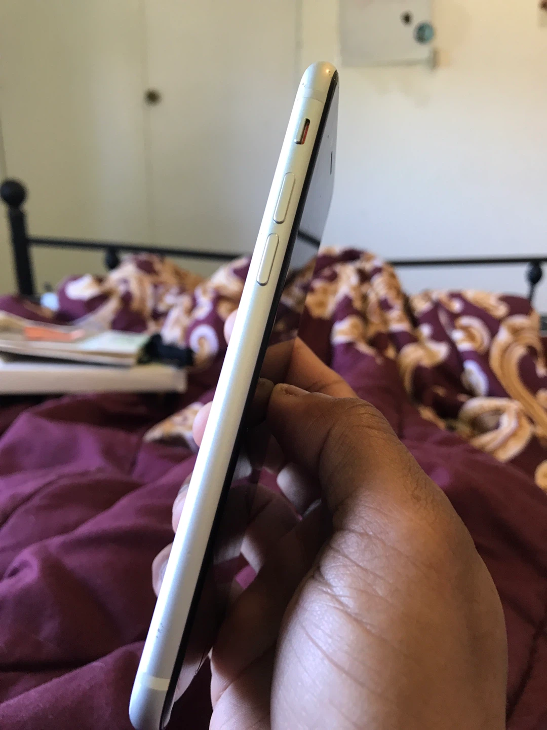Apple iPhone SE 64gb - Cracked Back Glass - photo 4