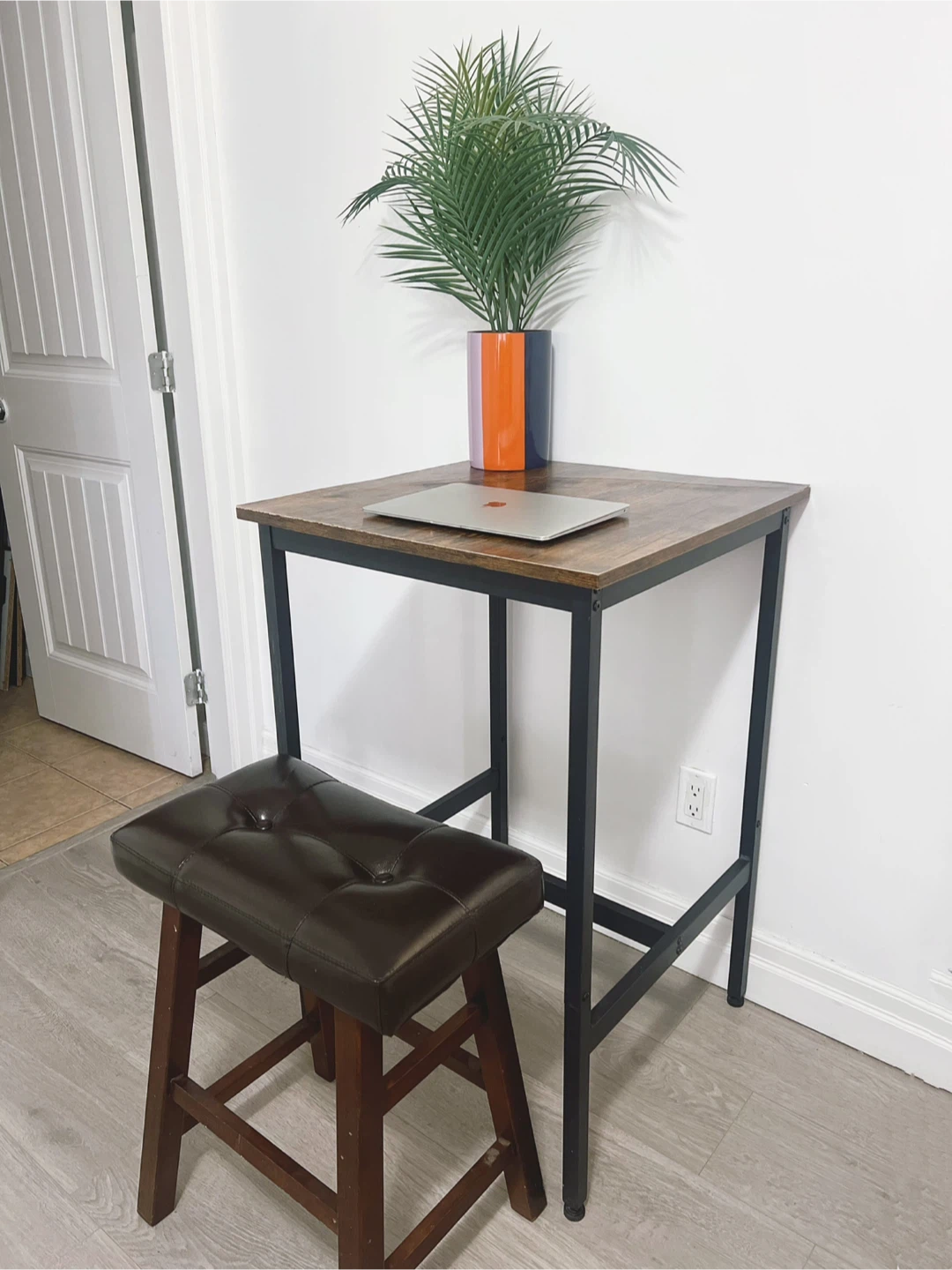Bar Height Table with leather Stool,delivery available - photo 2