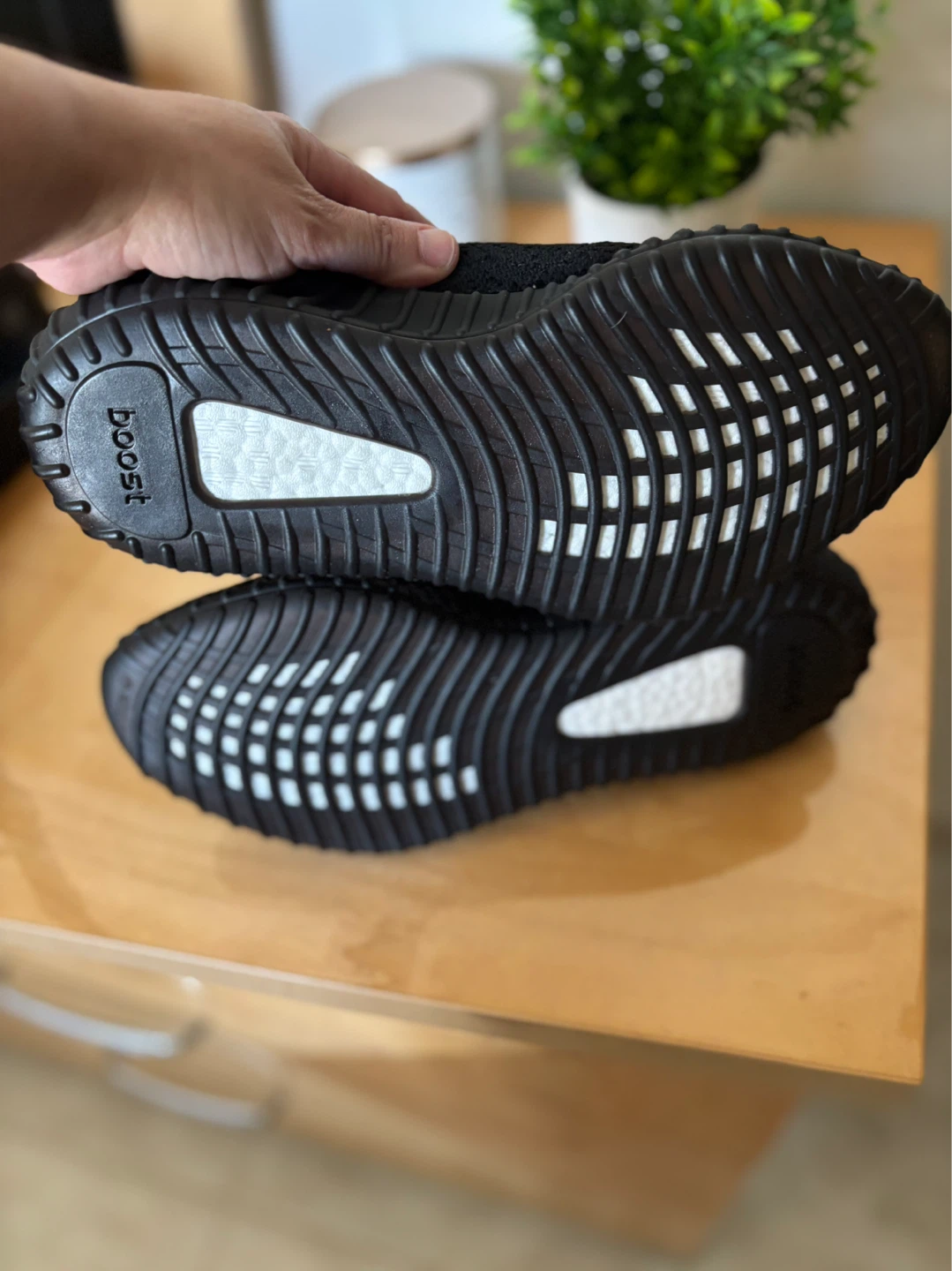 Black and white size 6 1/2 men’s running shoes - photo 4