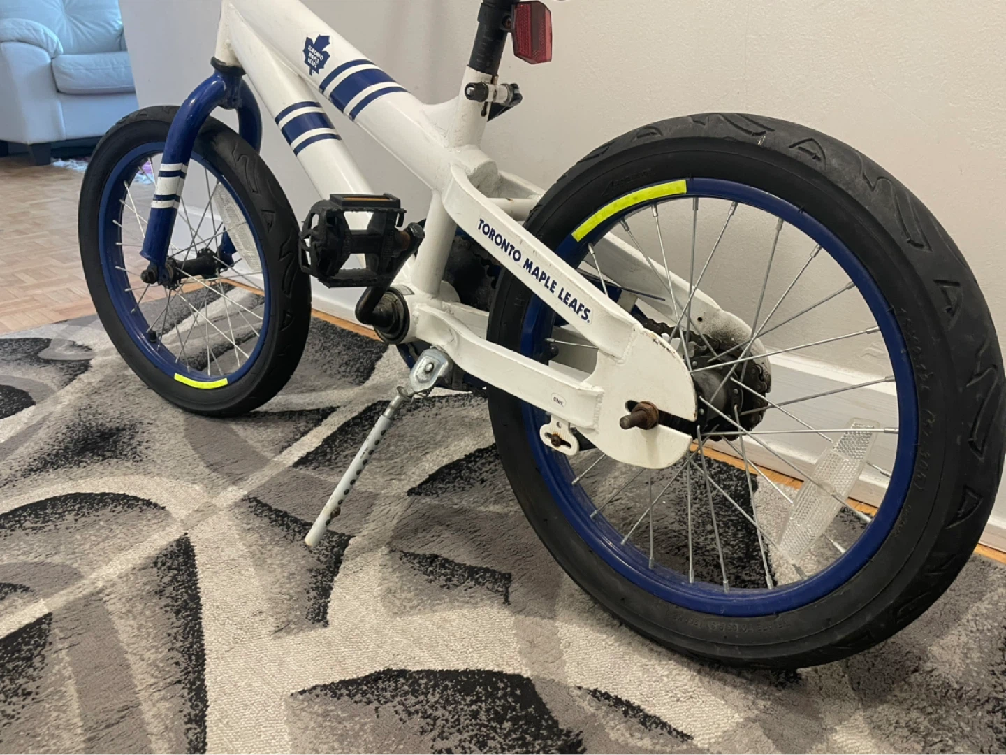 🔥 Quick Sale: 16-inch Maple Leafs Kids Bicycle 🍁 - photo 2