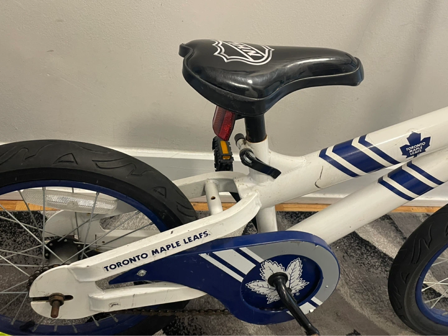 🔥 Quick Sale: 16-inch Maple Leafs Kids Bicycle 🍁 - photo 4