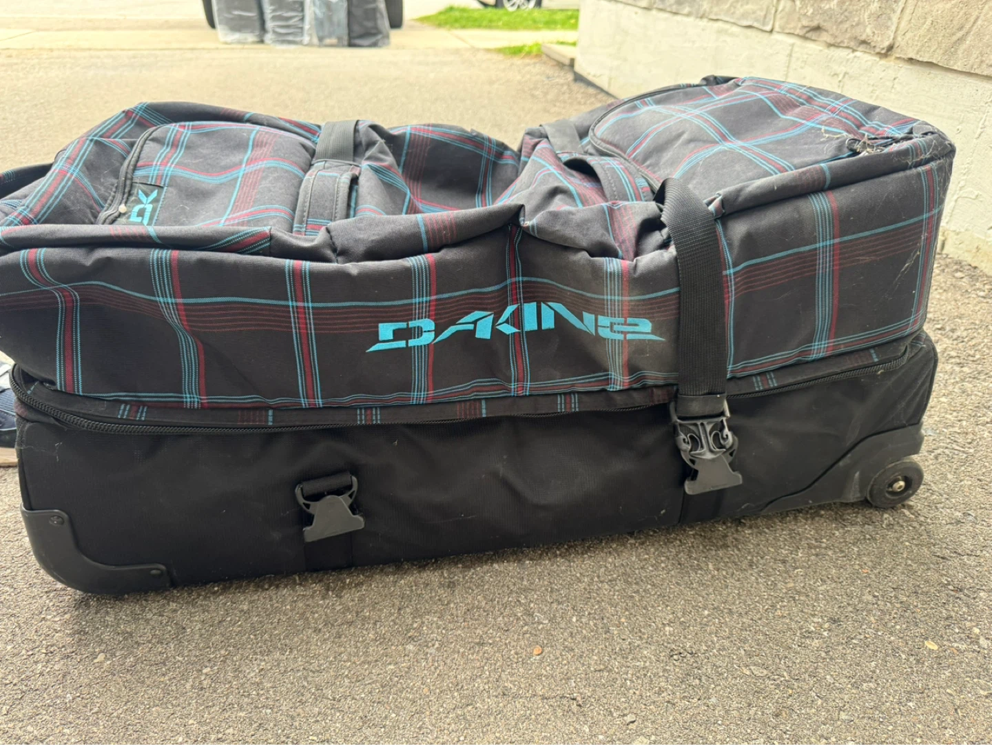 Dakine Rolling Duffle Travel Bag
