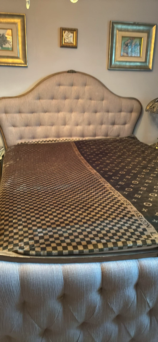 Tufted Upholstered Bed Frame - photo 3