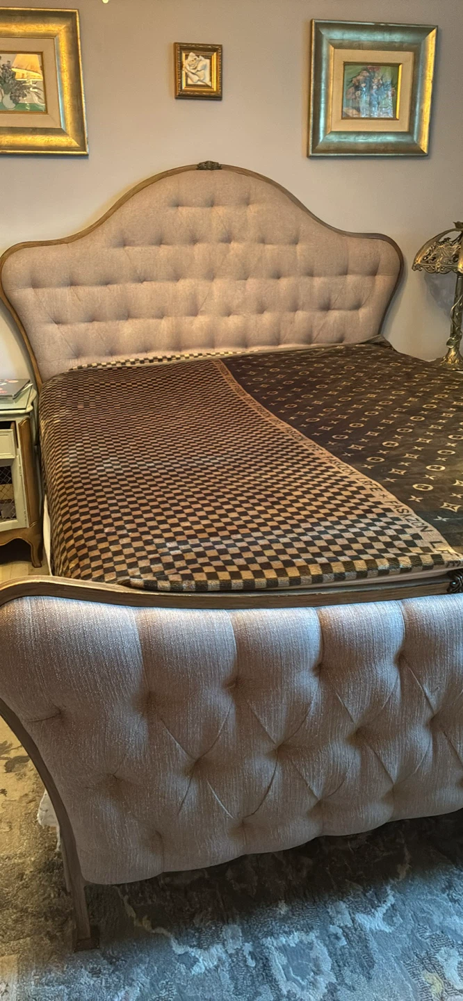 Tufted Upholstered Bed Frame - photo 4