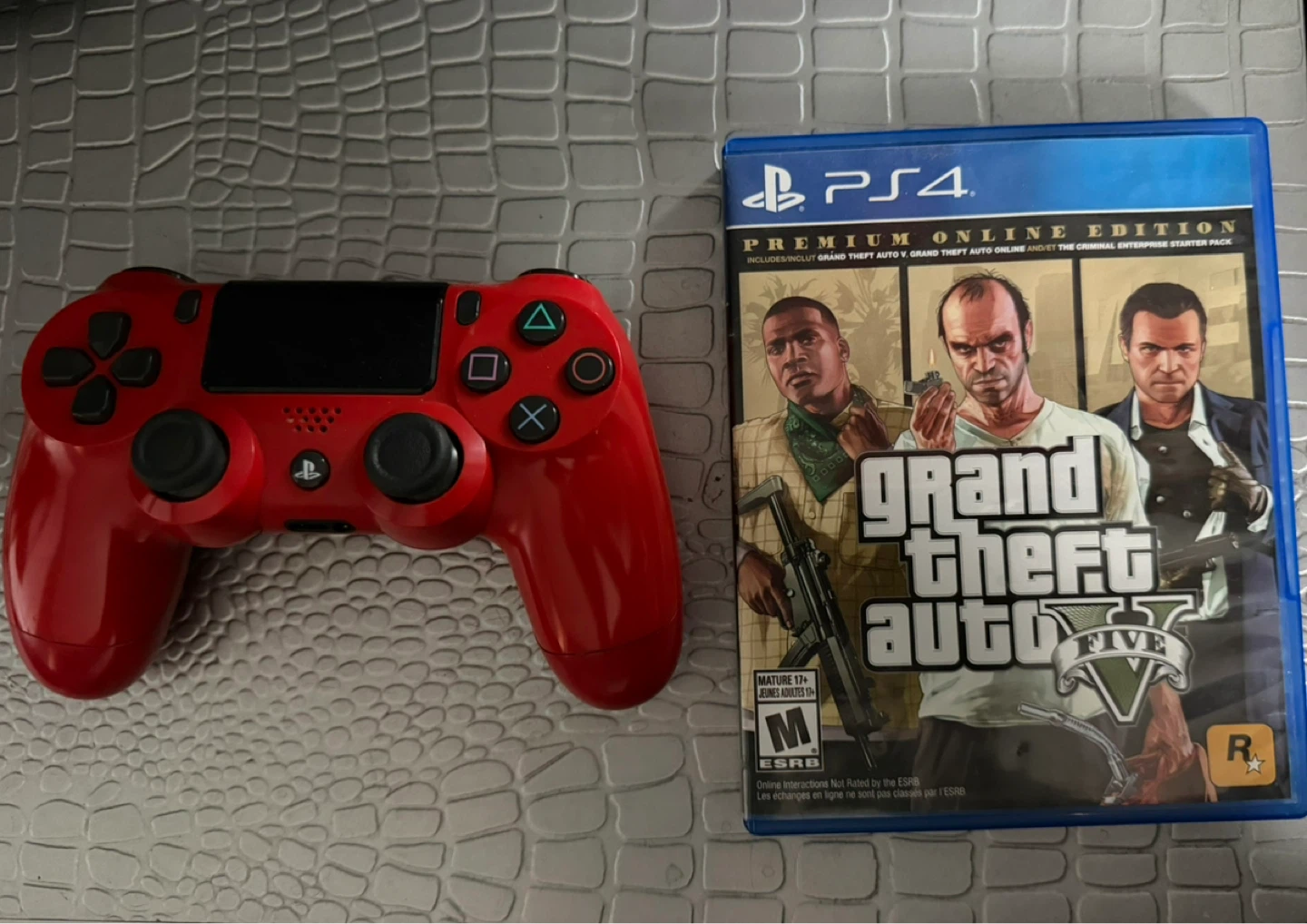 PS4 Original 500GB + 2 Controllers - photo 2
