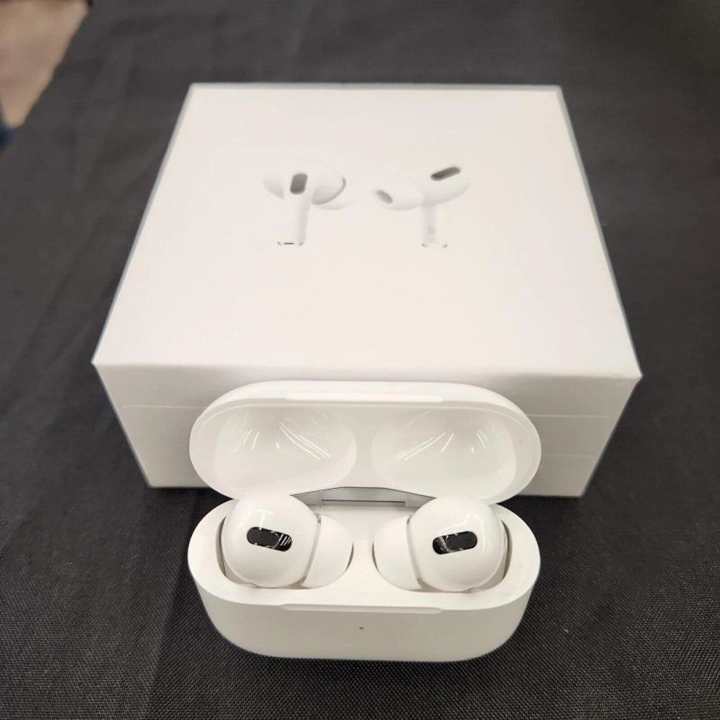 AirPods Pro (2nd Gen) with Charging Case - photo 3