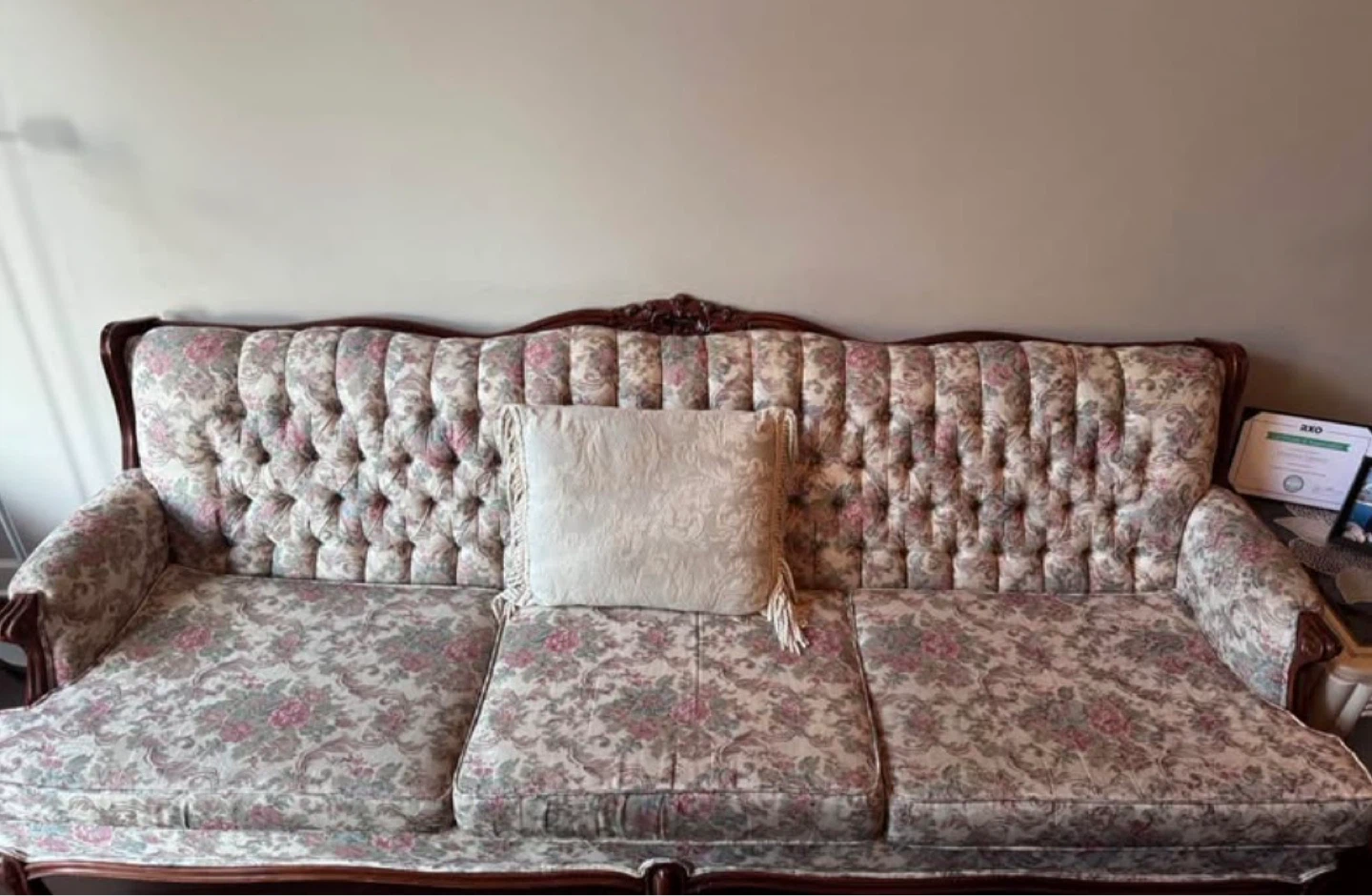 Vintage Floral Sofa with Tufted Back - photo 2