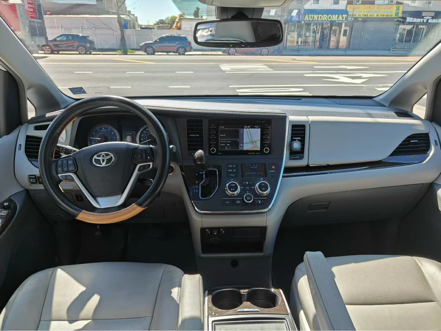2019 Toyota Sienna XLE AWD - photo 3