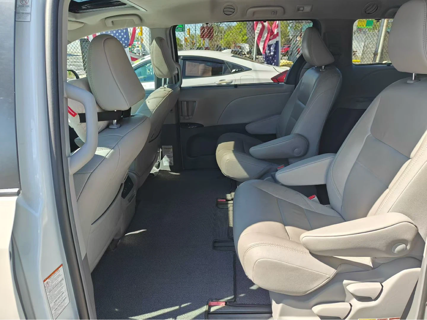 2019 Toyota Sienna XLE AWD - photo 4