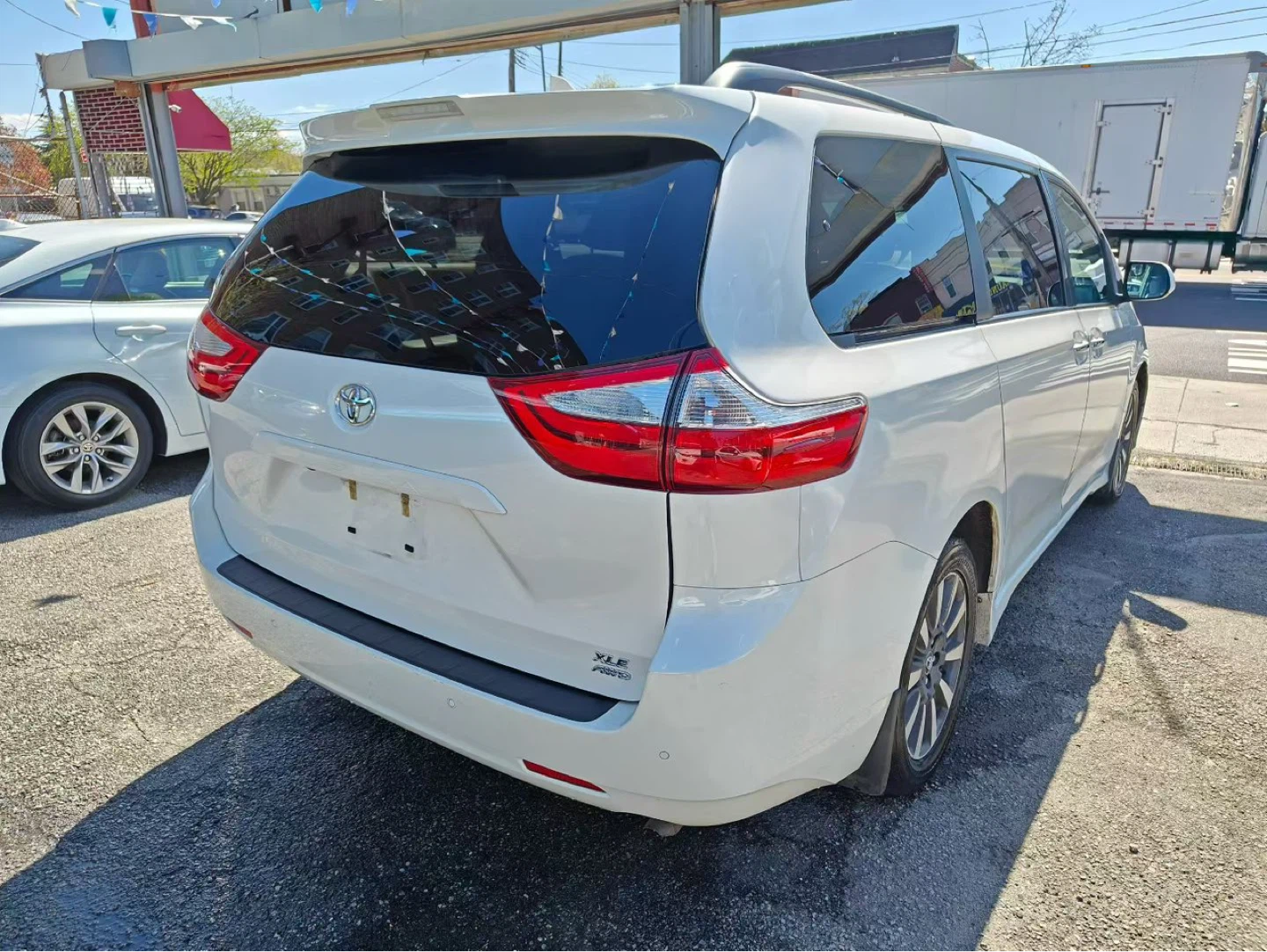2019 Toyota Sienna XLE AWD - photo 5