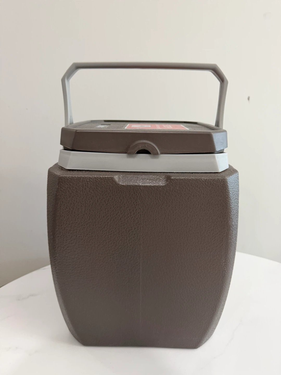 Cold box/Igloo Cooler with Ice Packs