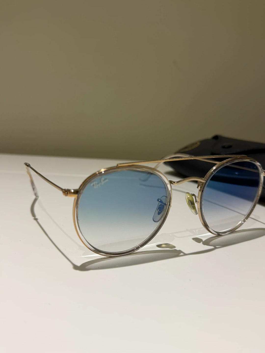 Ray-Ban Sunglasses with Case - photo 3