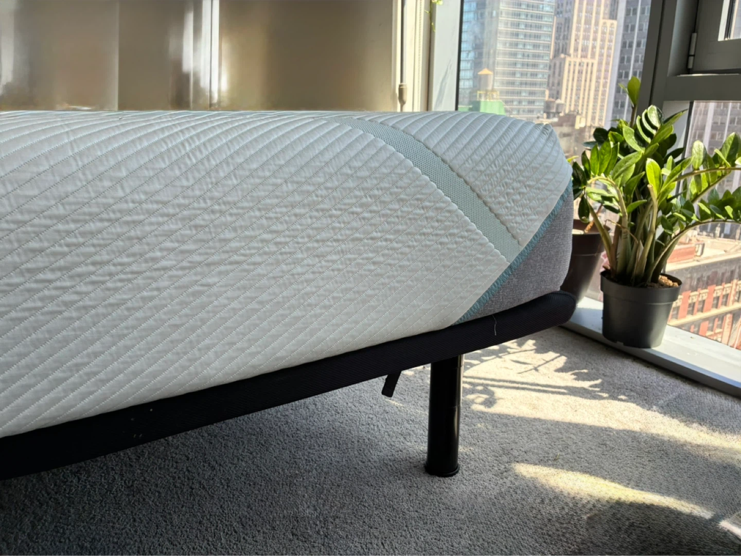 Tempur-Pedic Mattress Split King Adjustable Frame Free Pillows - photo 3