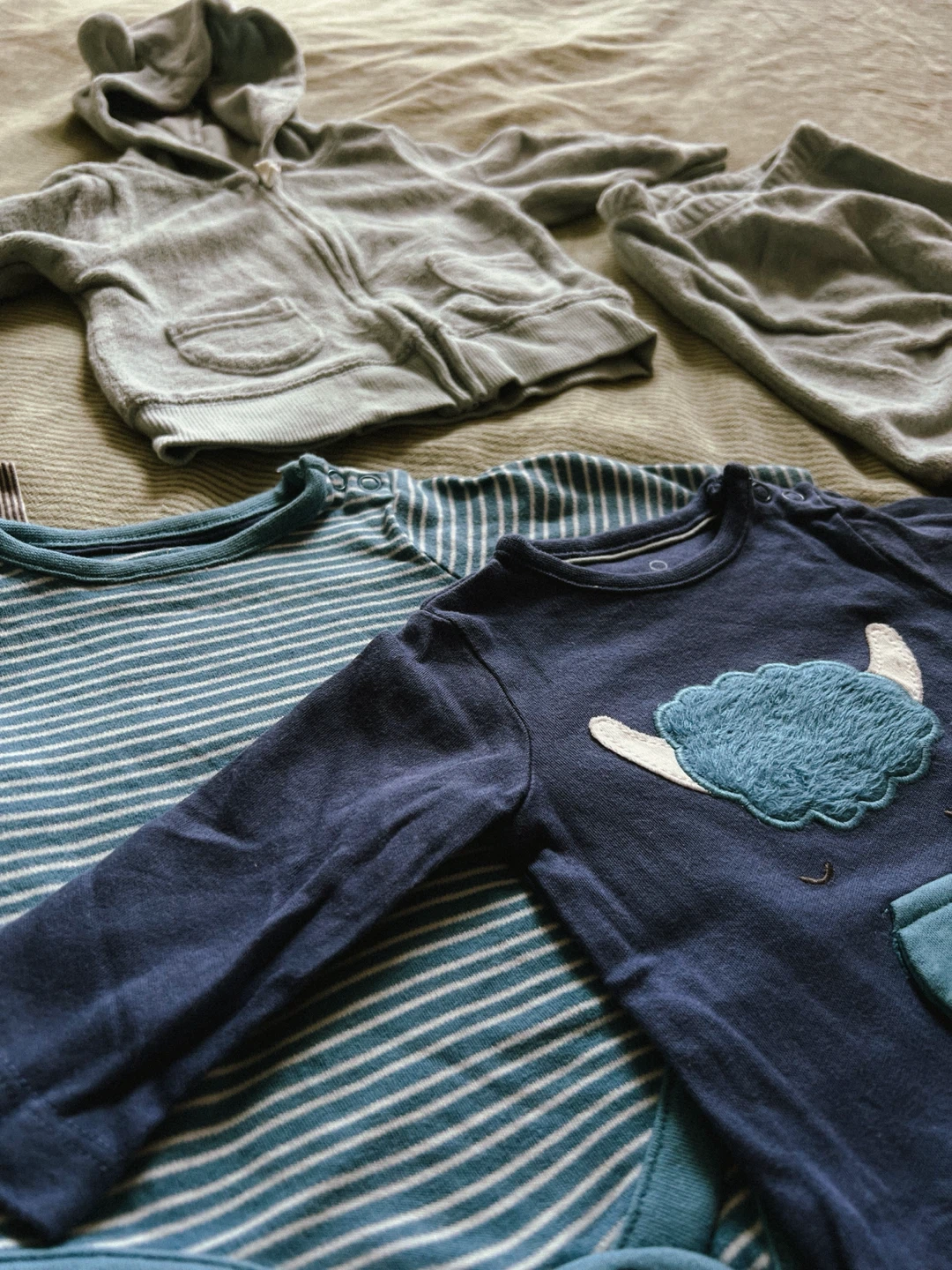 Baby Clothes Bundle - Bodysuits & Hats - photo 4