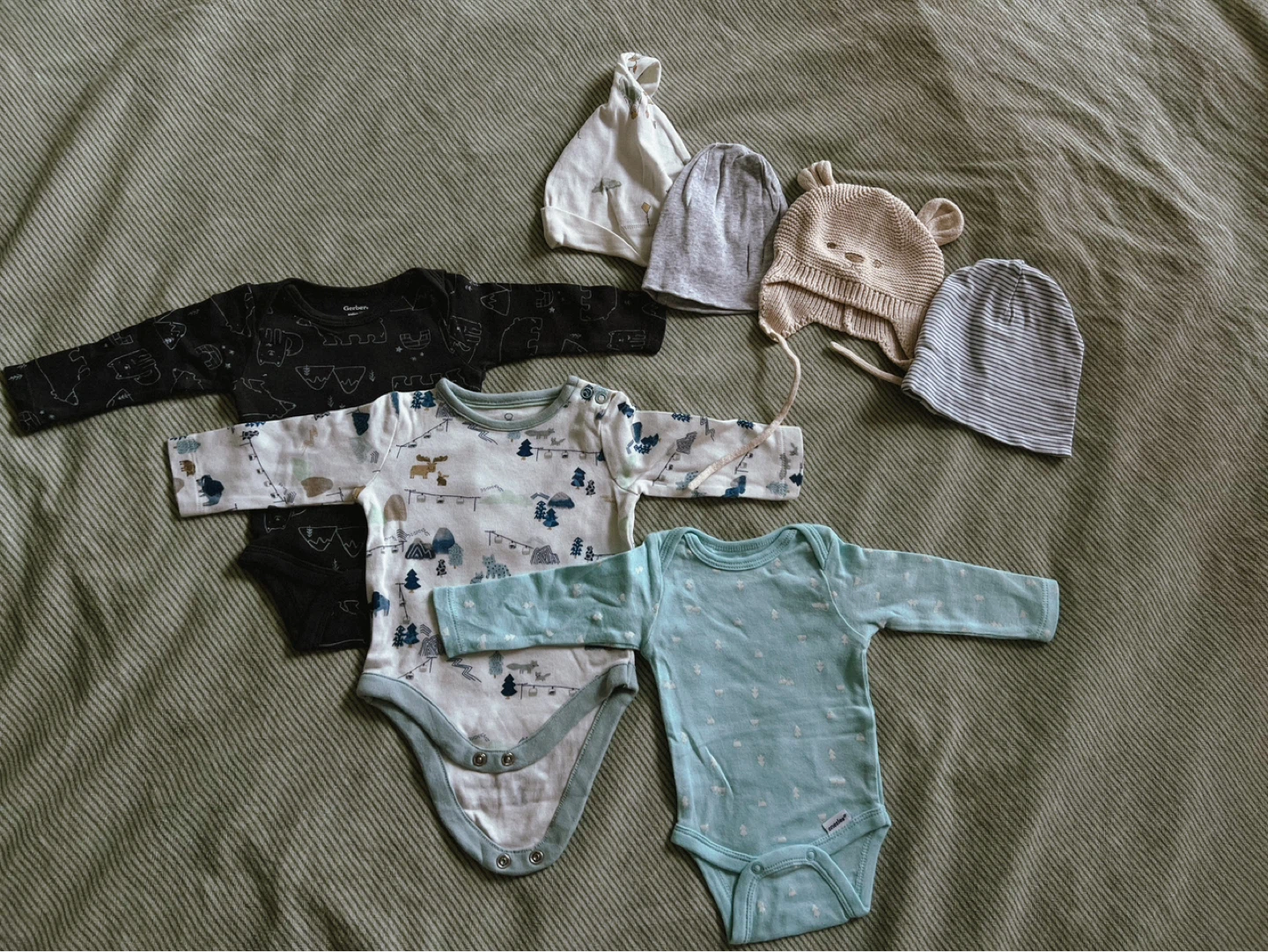 Baby Clothes Bundle - Bodysuits & Hats - photo 2