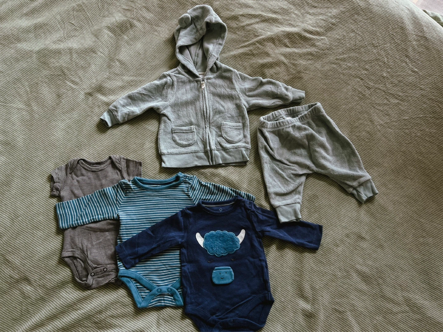 Baby Clothes Bundle - Bodysuits & Hats - photo 5