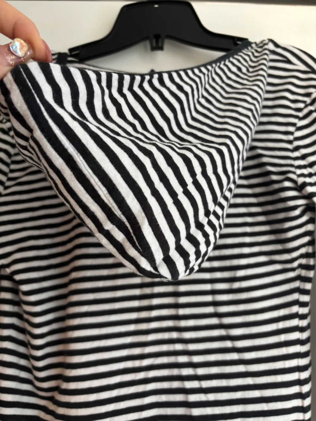 Black and White Striped Hoodie - photo 3