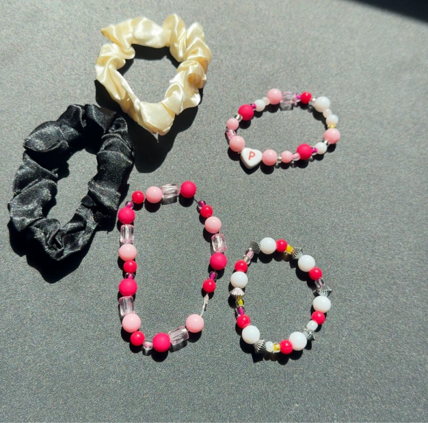 Homemade Beaded Bracelets and Scrunchies Set - photo 4