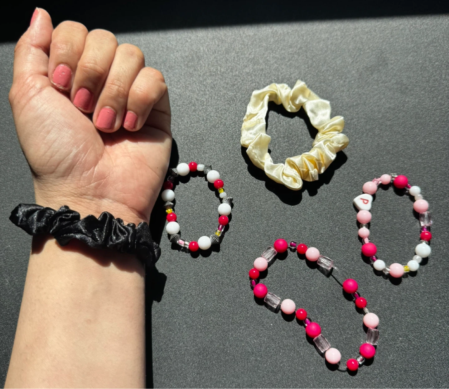 Homemade Beaded Bracelets and Scrunchies Set - photo 5