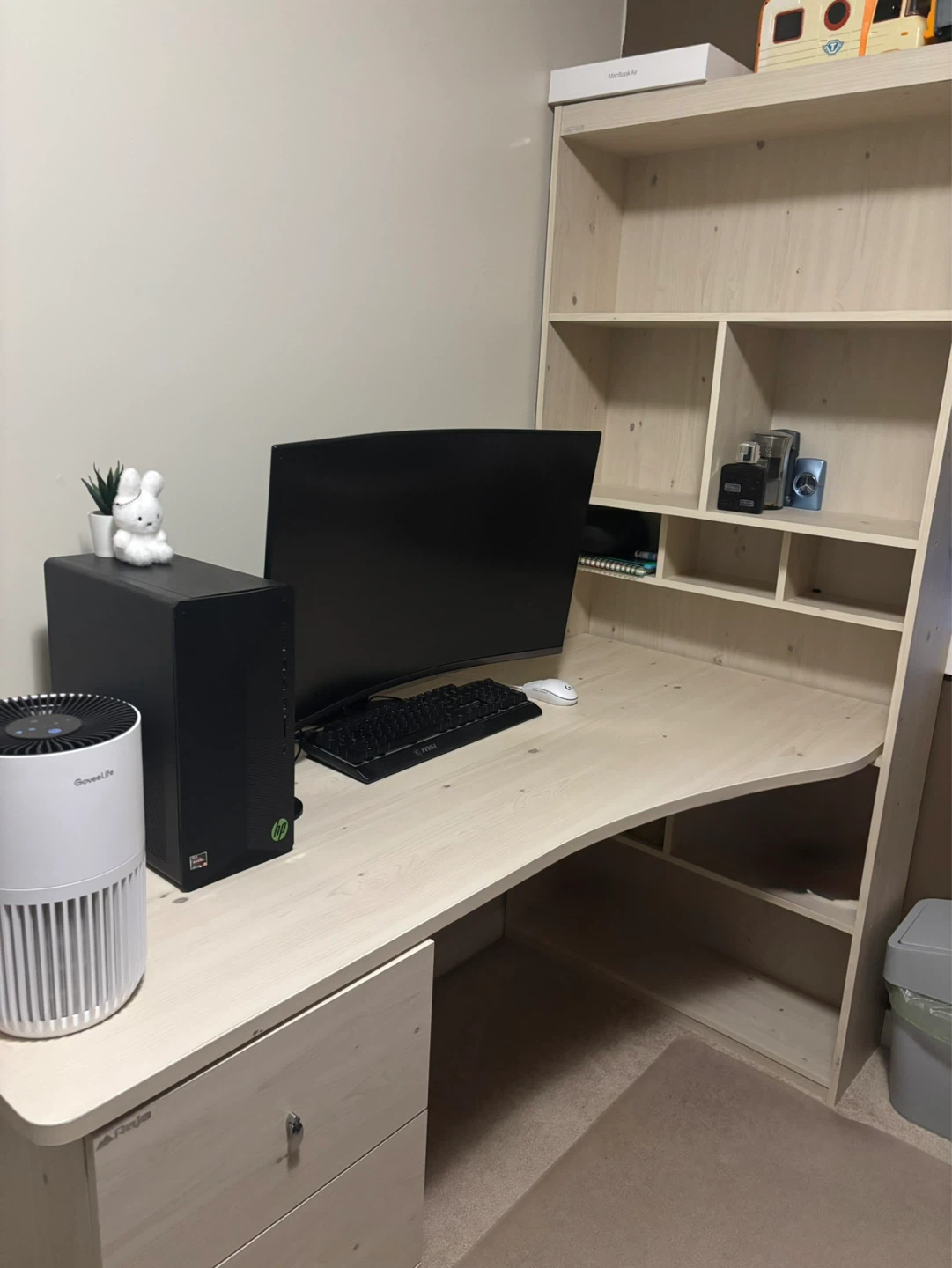 Desk - photo 5