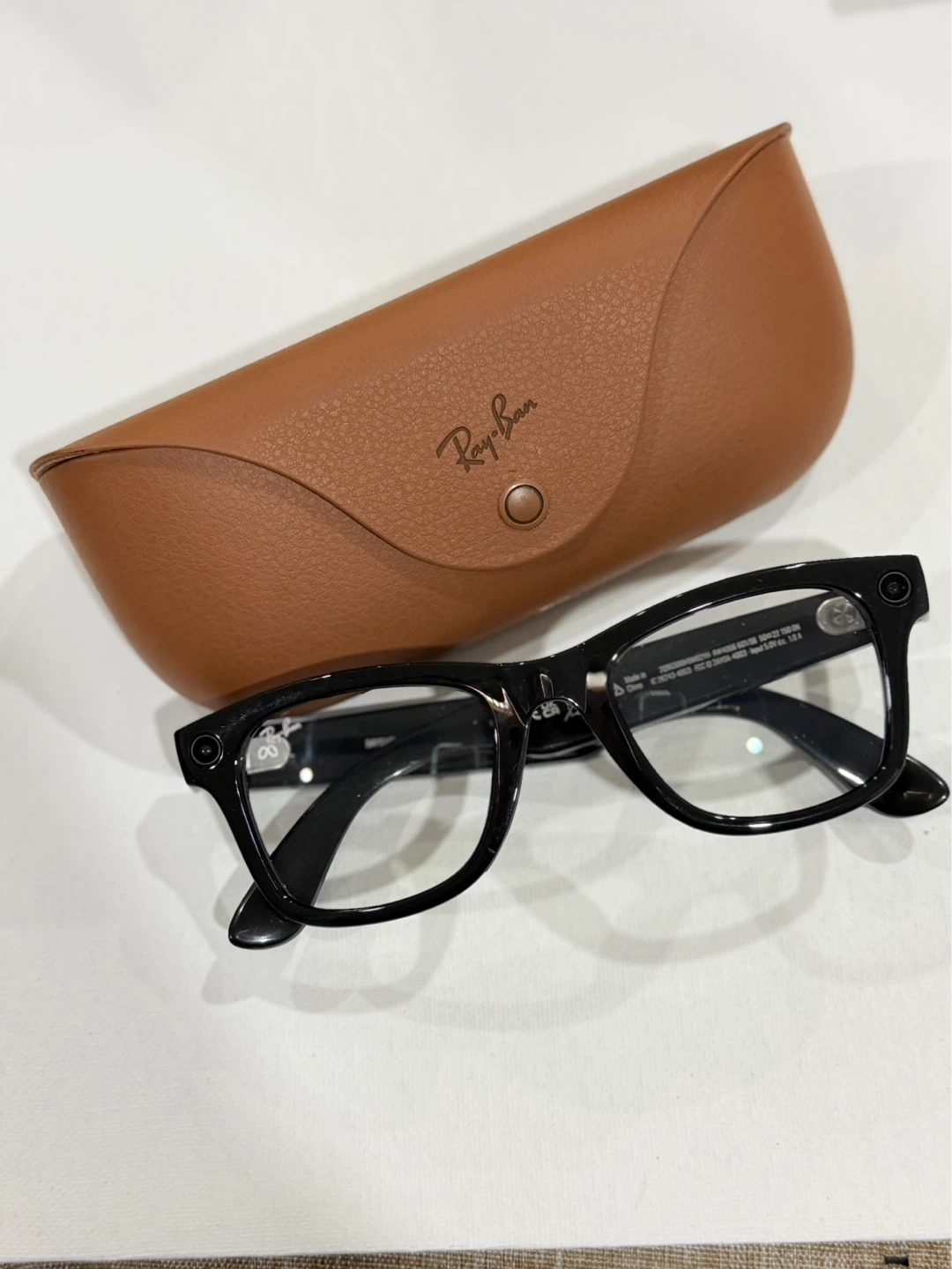 Ray-Ban Smart Glasses with Case gen 1