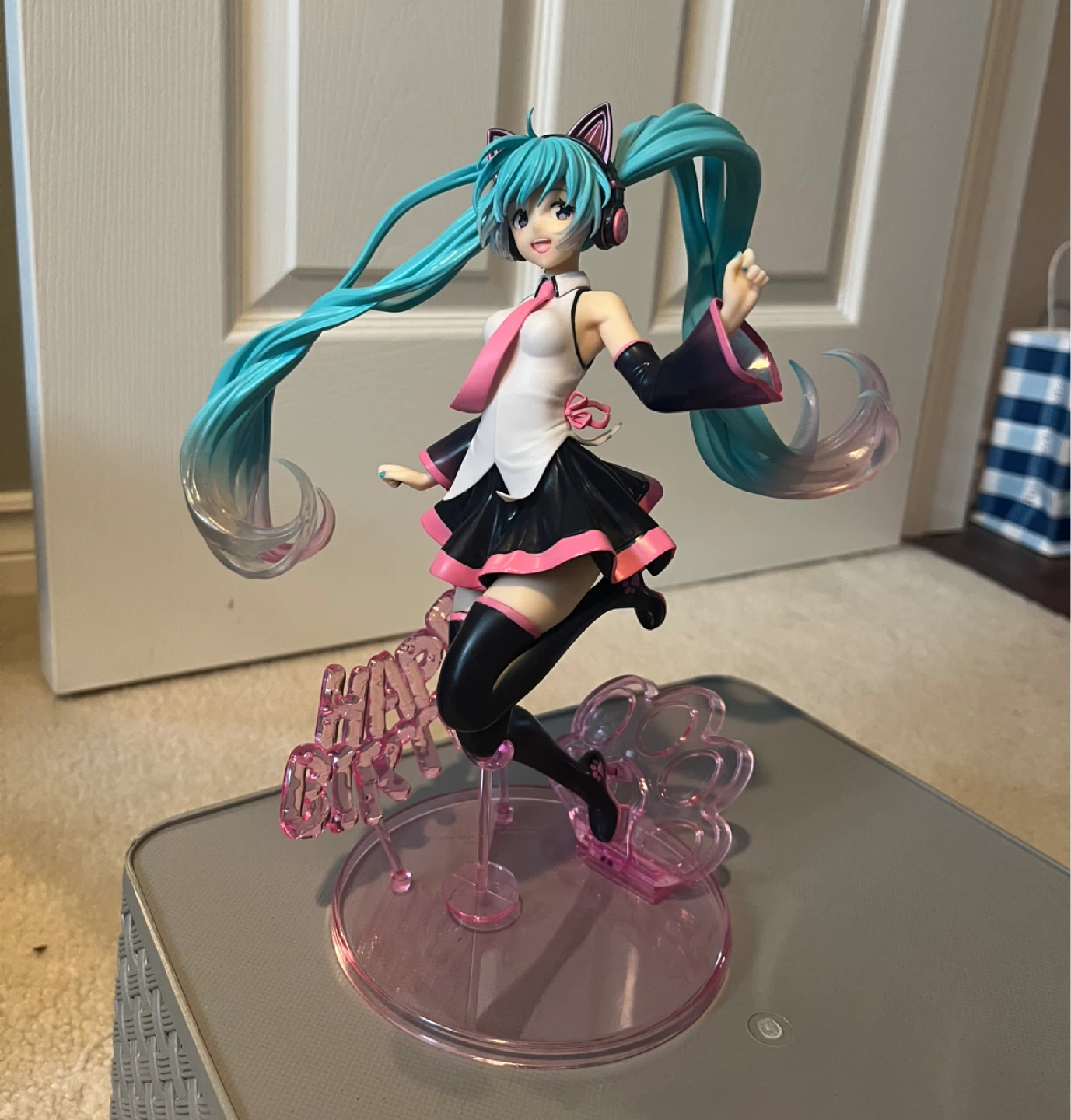 Hatsune Miku Birthday Happy Cat Figure