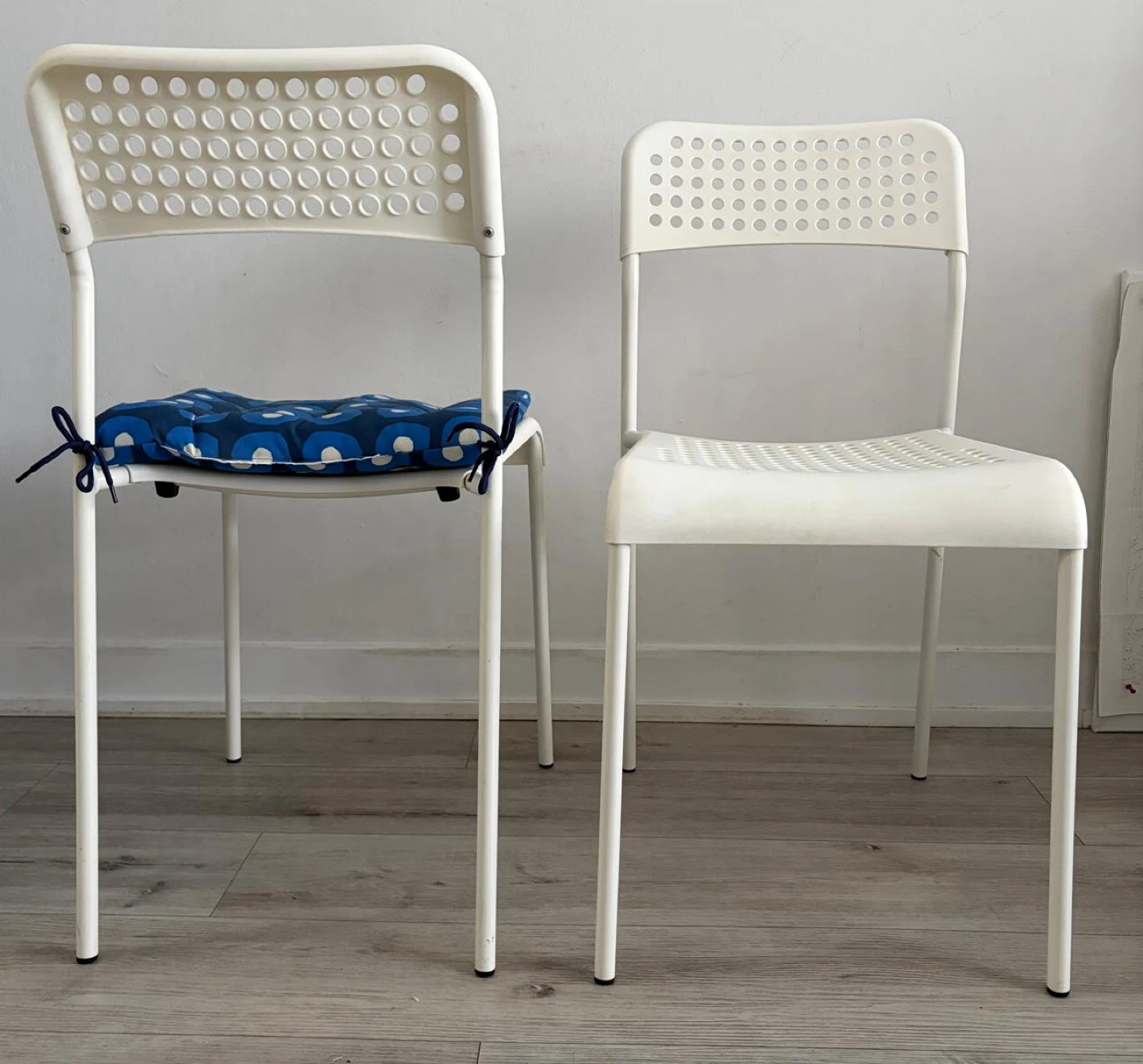IKEA VIHALS Table and IKEA SANDSBERG chair Set - photo 4