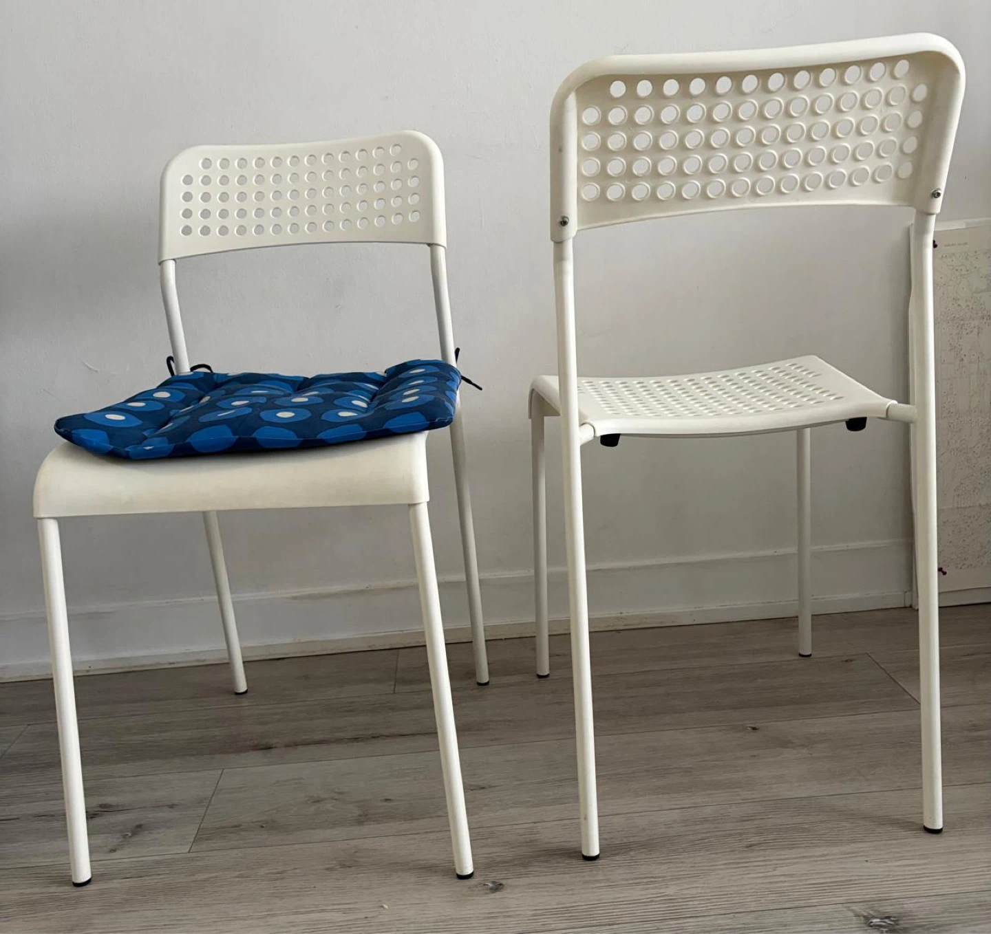 IKEA VIHALS Table and IKEA SANDSBERG chair Set - photo 5