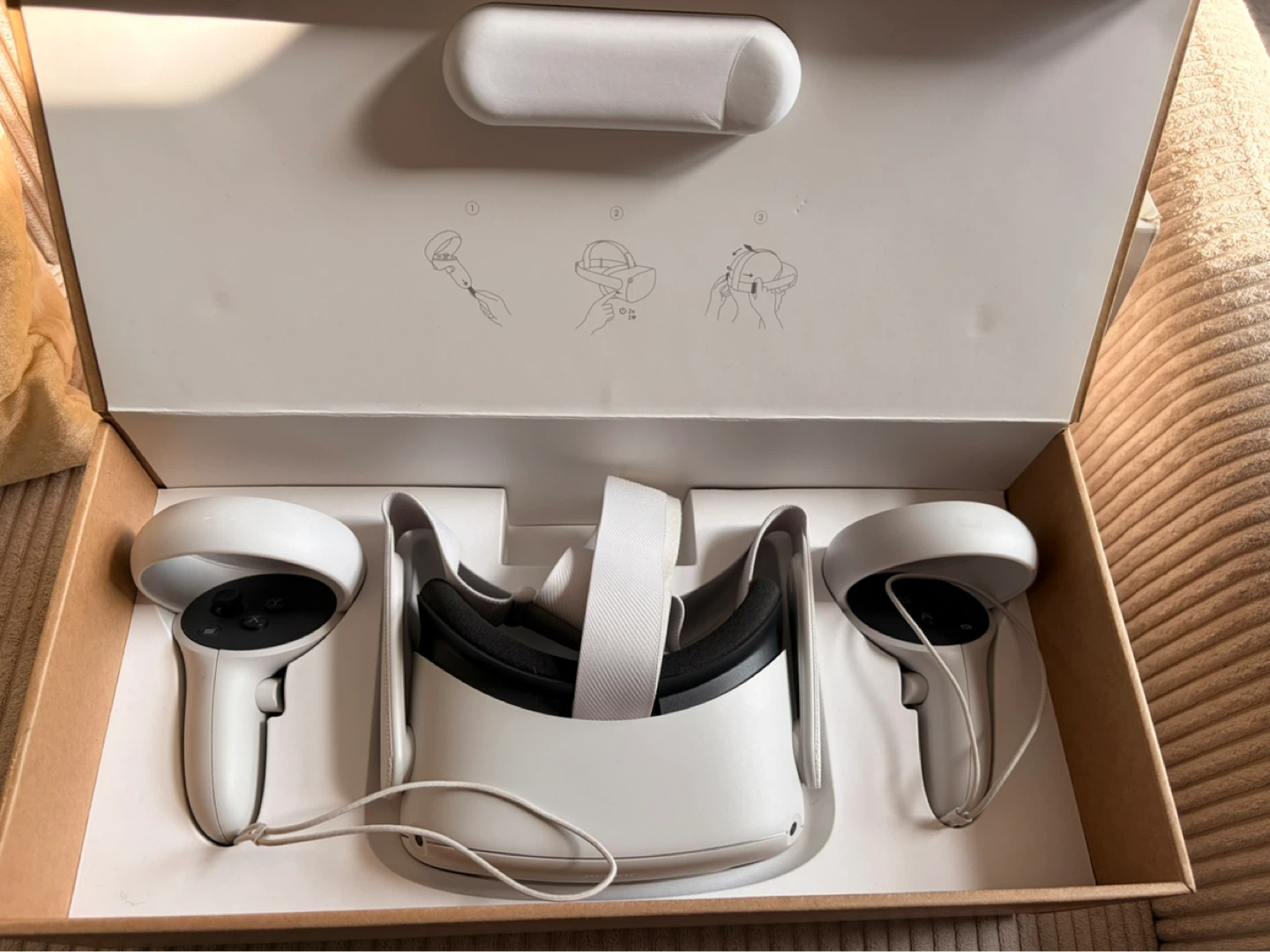 Oculus Quest 2 VR Headset with Controllers - photo 2