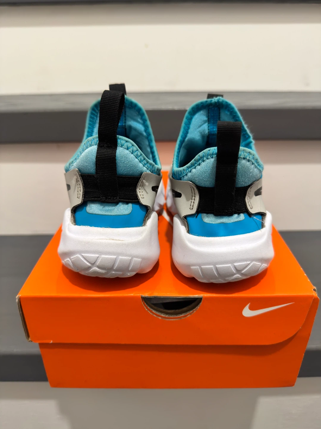 Nike kids runners shoes size 2Y - photo 4