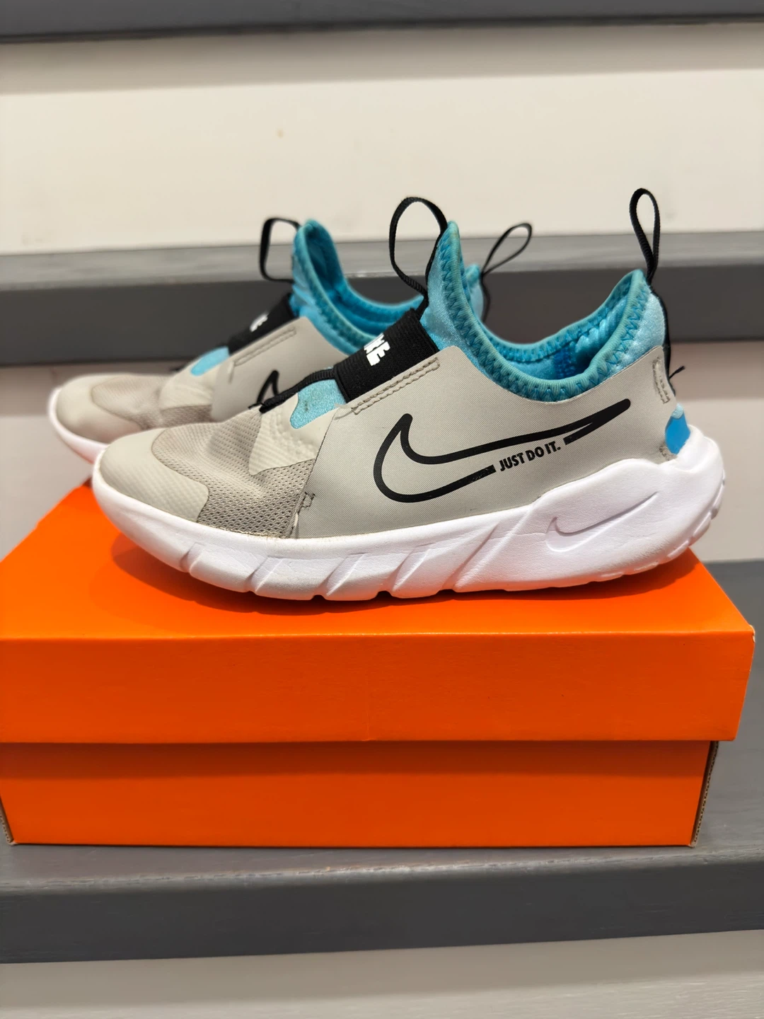 Nike kids runners shoes size 2Y - photo 5