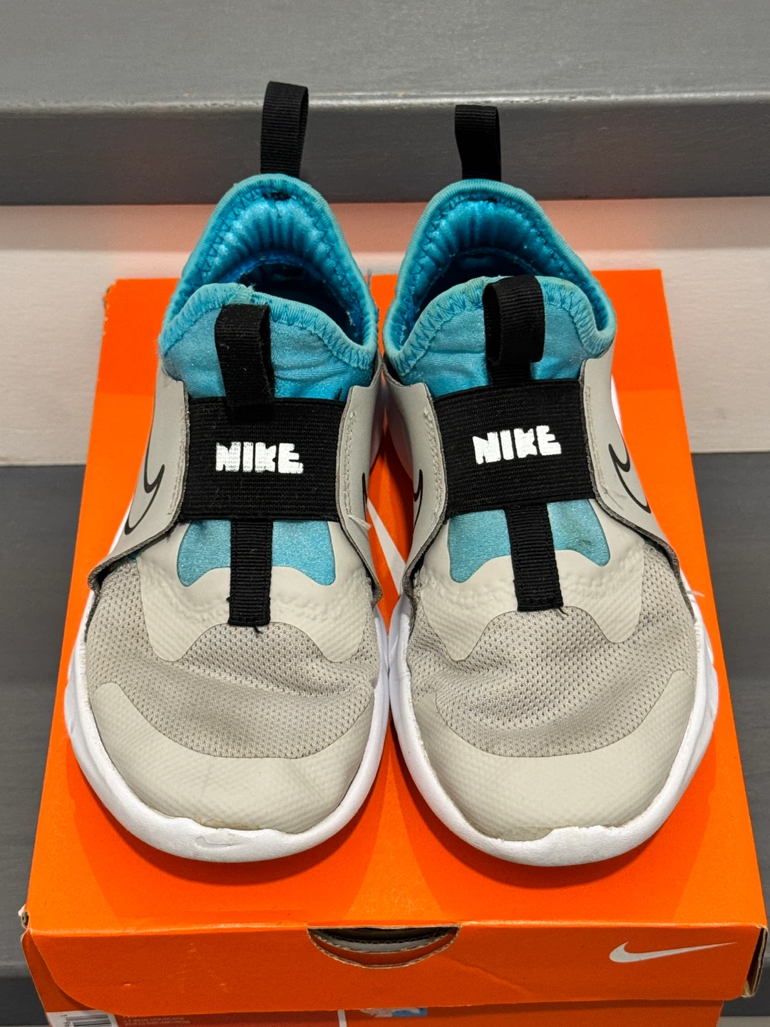 Nike kids runners shoes size 2Y - photo 2