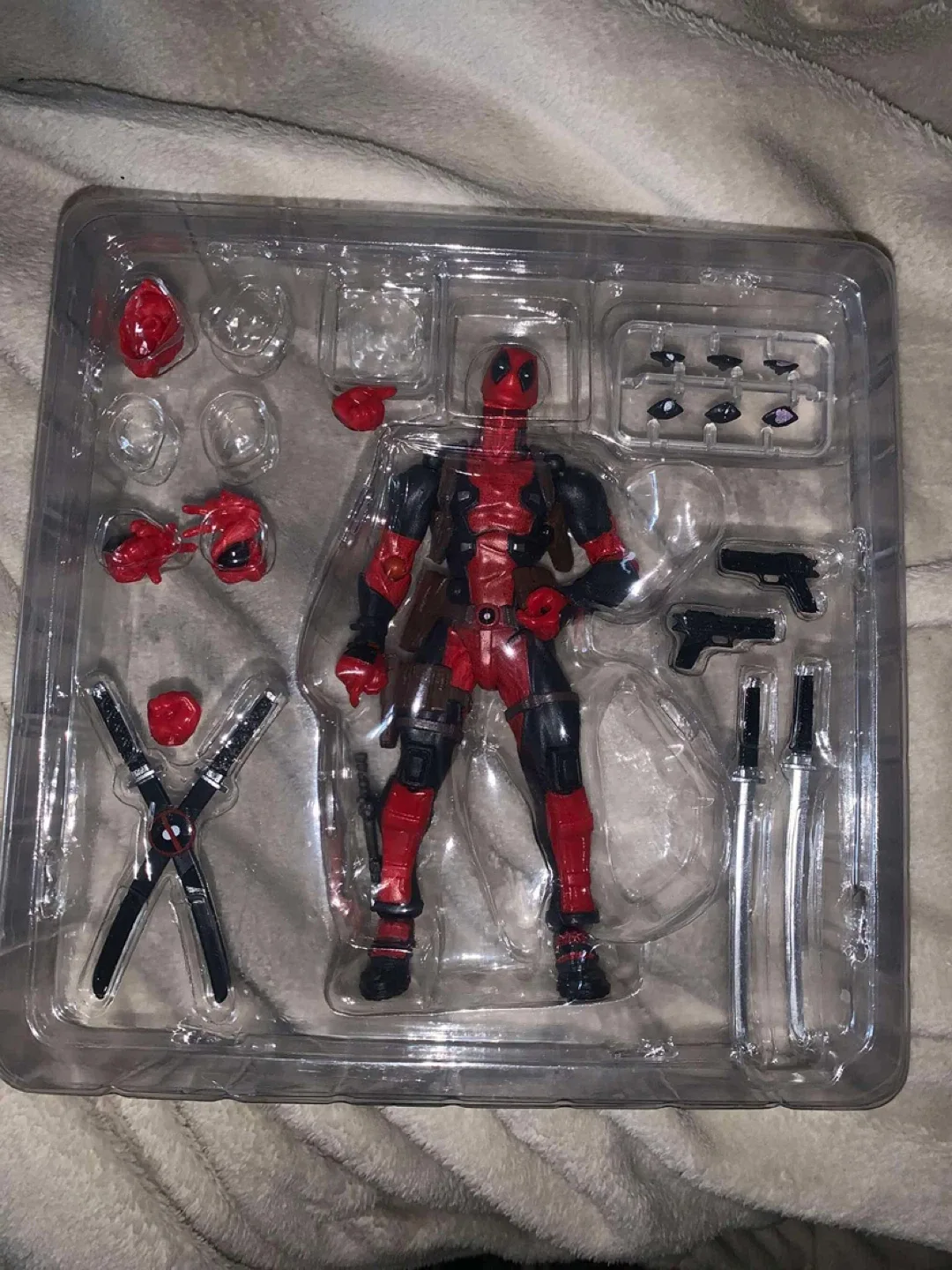 Yamaguchi "Hero" Deadpool Action Figure - photo 2