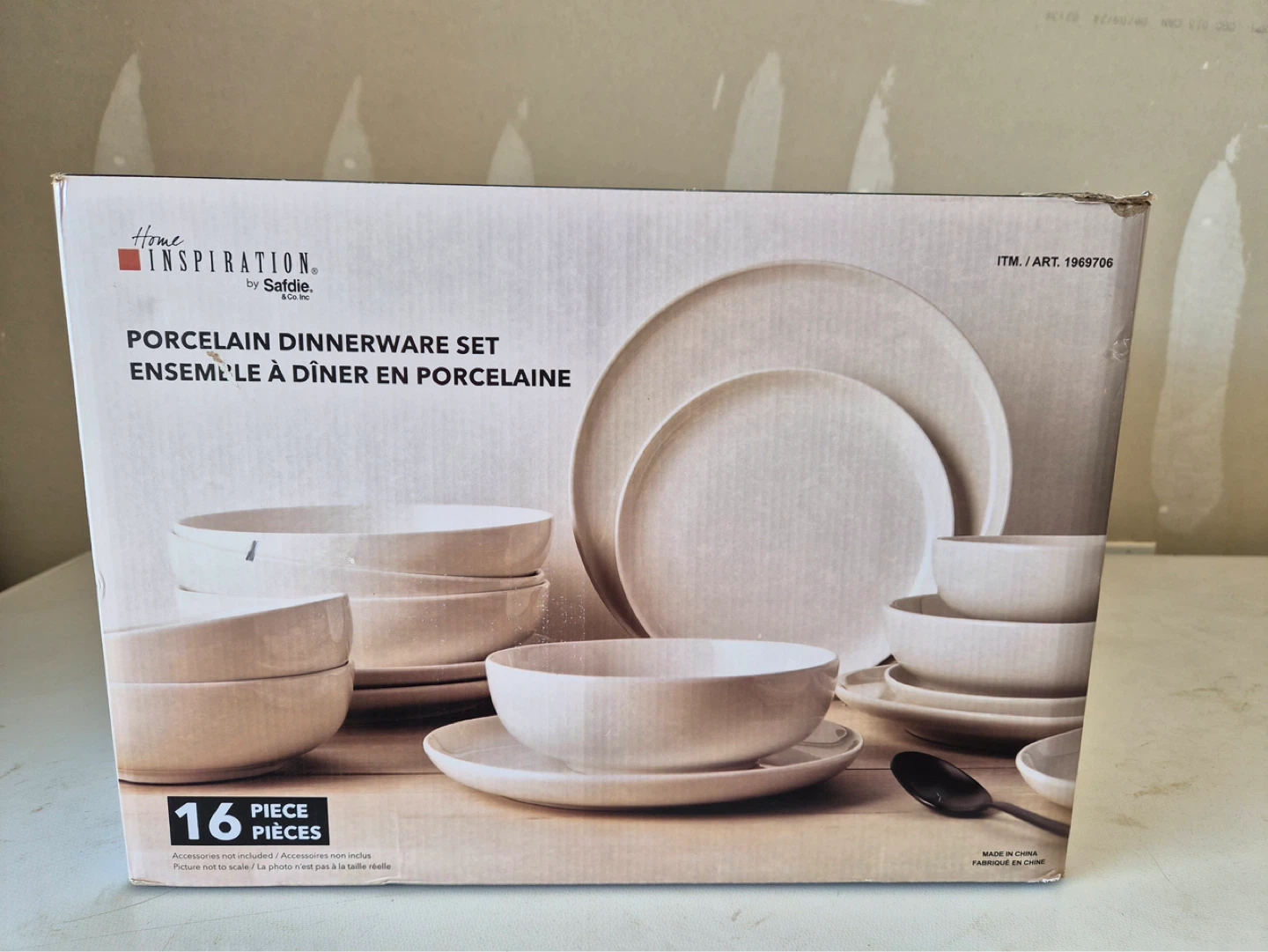 Home Inspiration by Safdie 16-Piece Porcelain Dinnerware Set