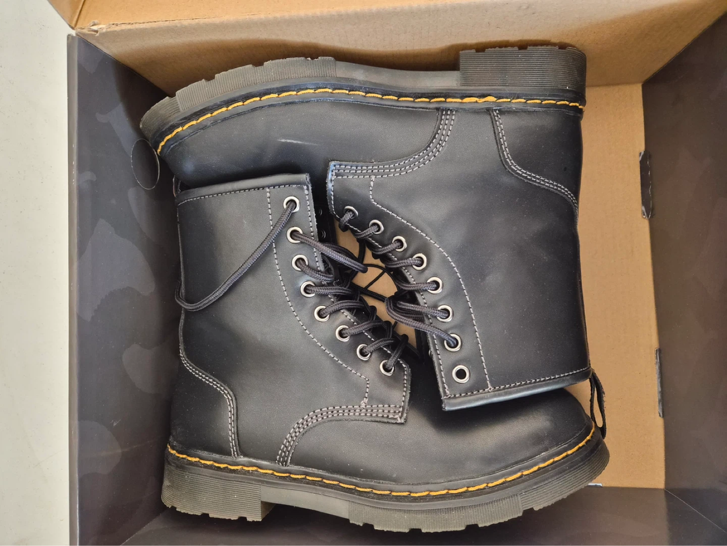 Prospector Thinsulate  Lace-Up Boots Unisex   7Men / 9Women