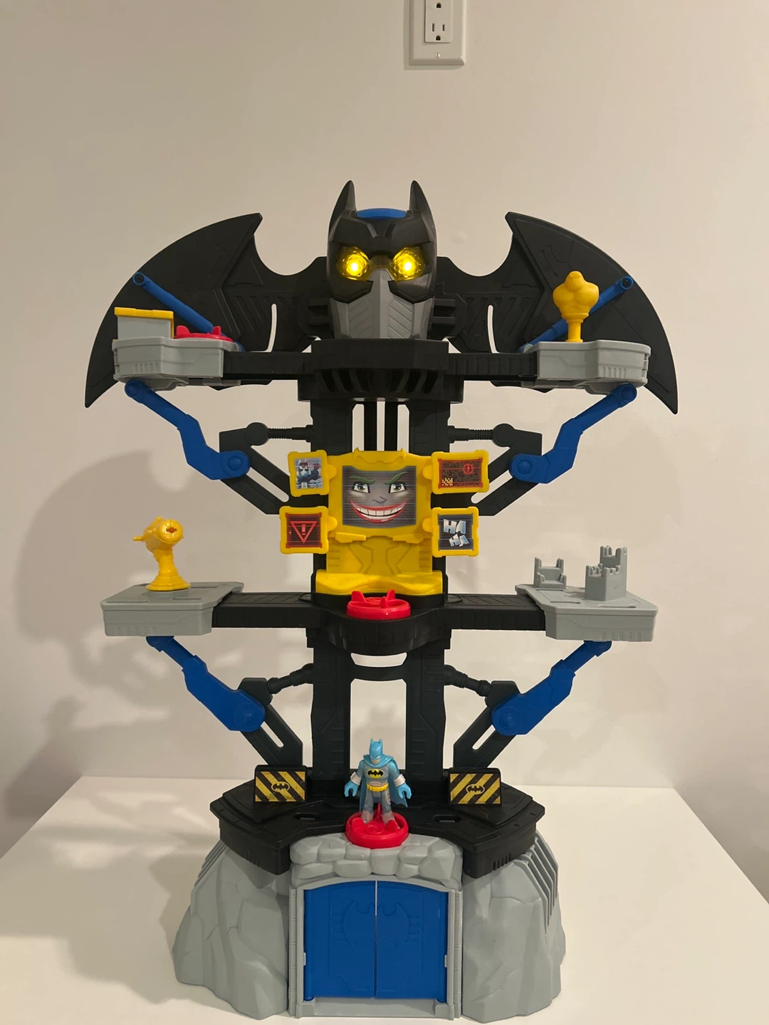 Fisher-Price Imaginext DC Super Friends Bat-Tech Batcave Playset - photo 2