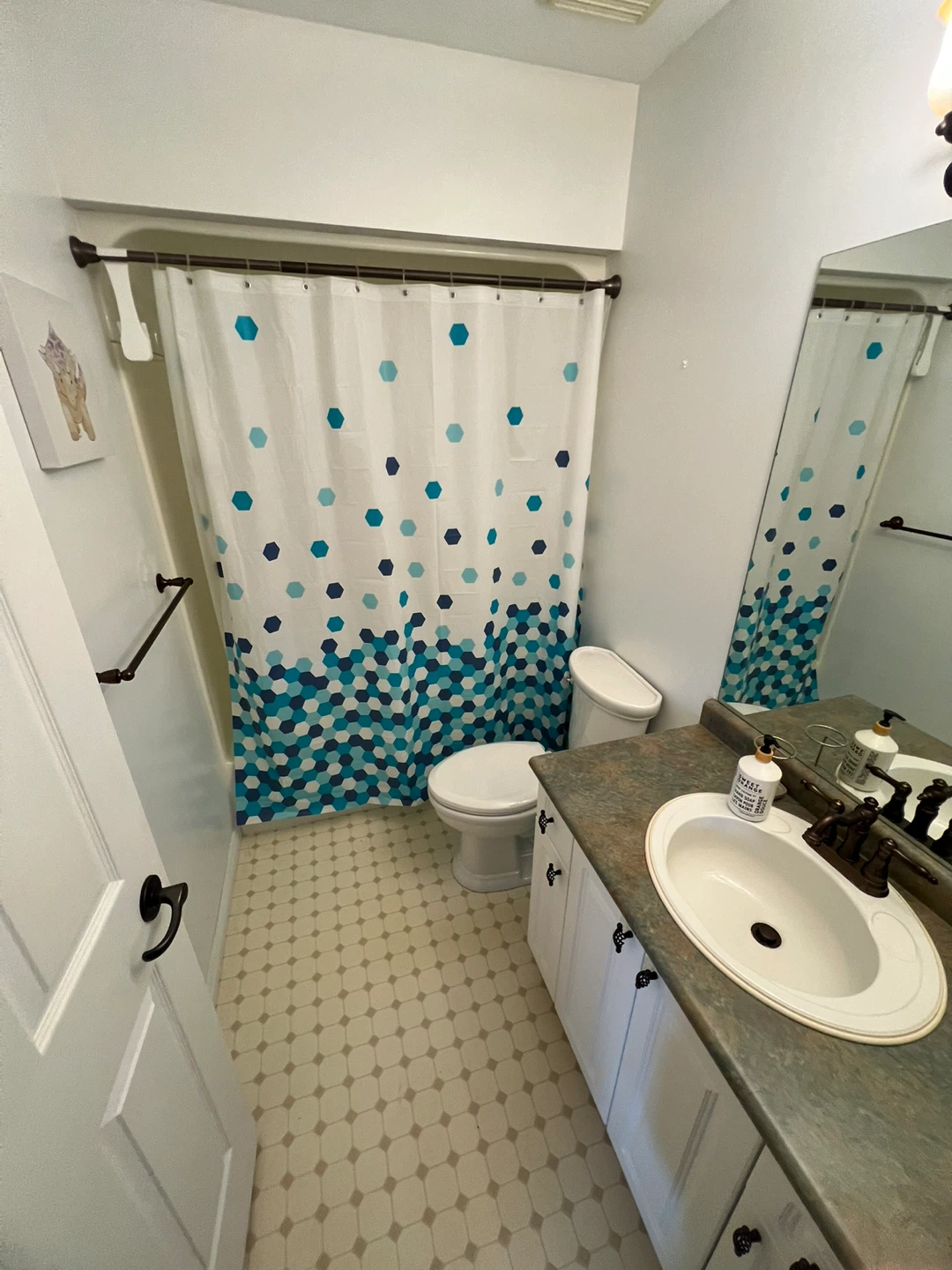 Weekly or Monthly Room for rent in London, Ontario - photo 4