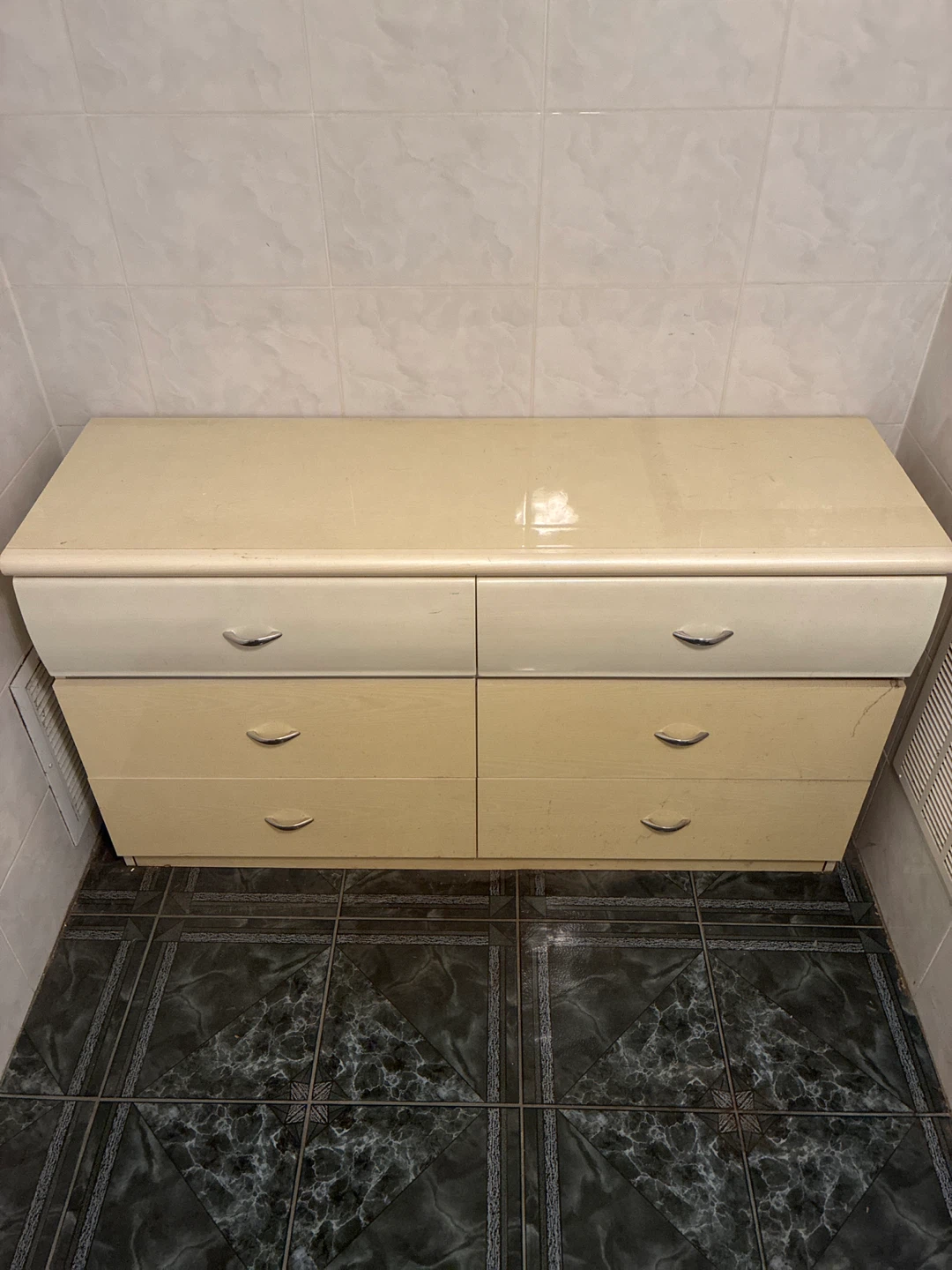 Cream Six-Drawer Dresser - photo 4