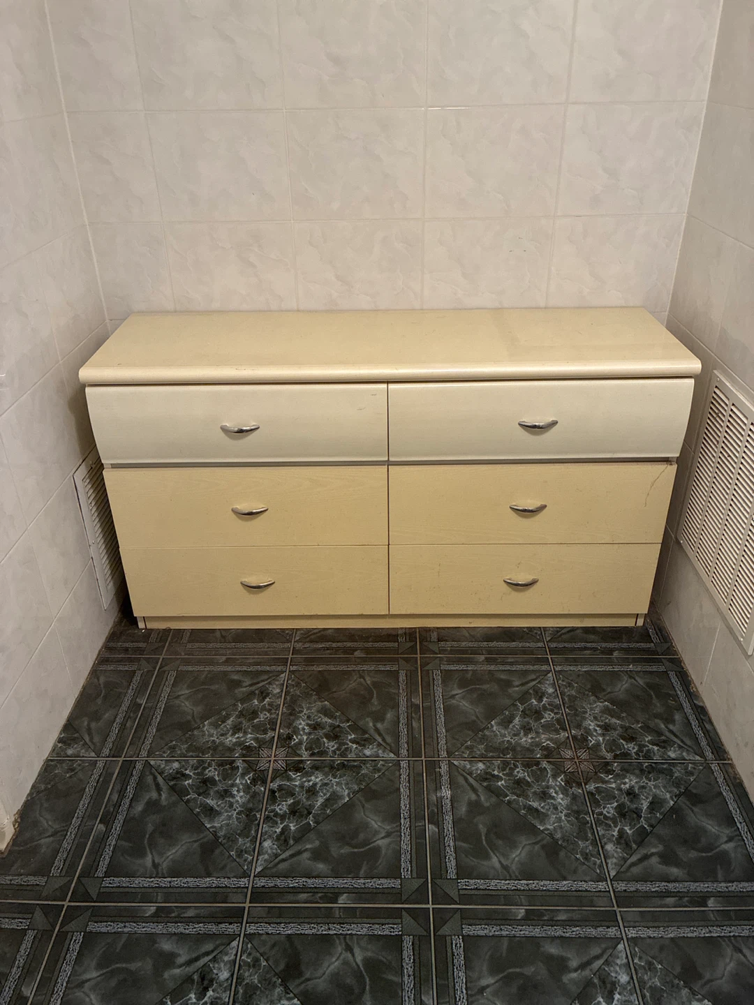 Cream Six-Drawer Dresser - photo 2