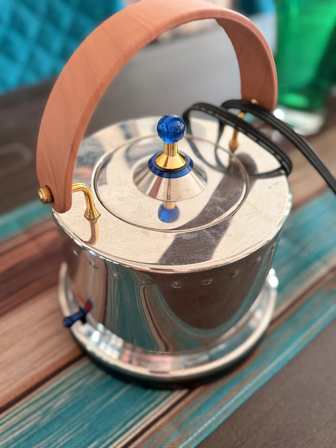 Bodum Electric Kettle with Wood Handle