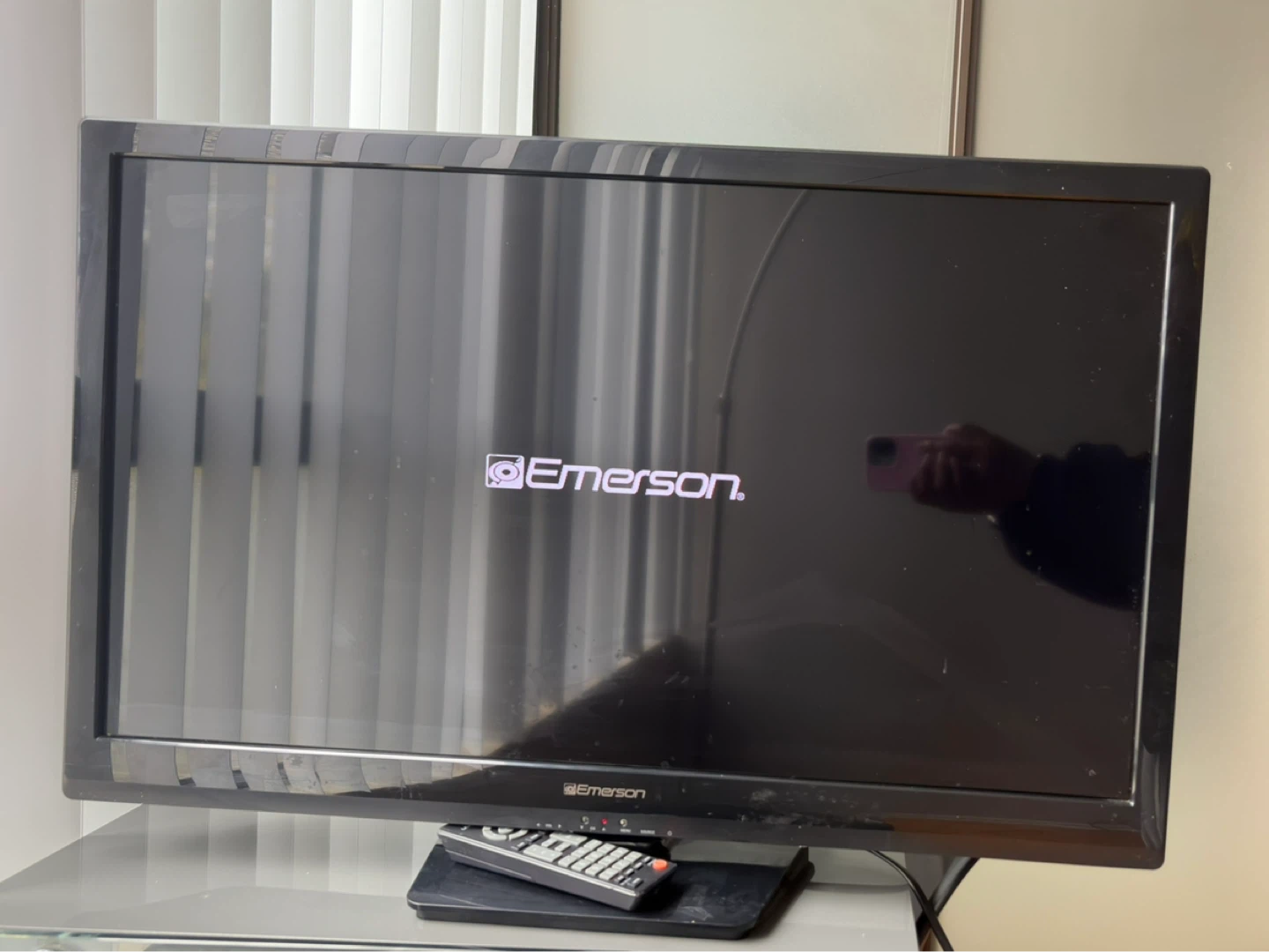 Emerson 32” Flat Screen TV w/ Remote – Works Perfectly (HDMI)