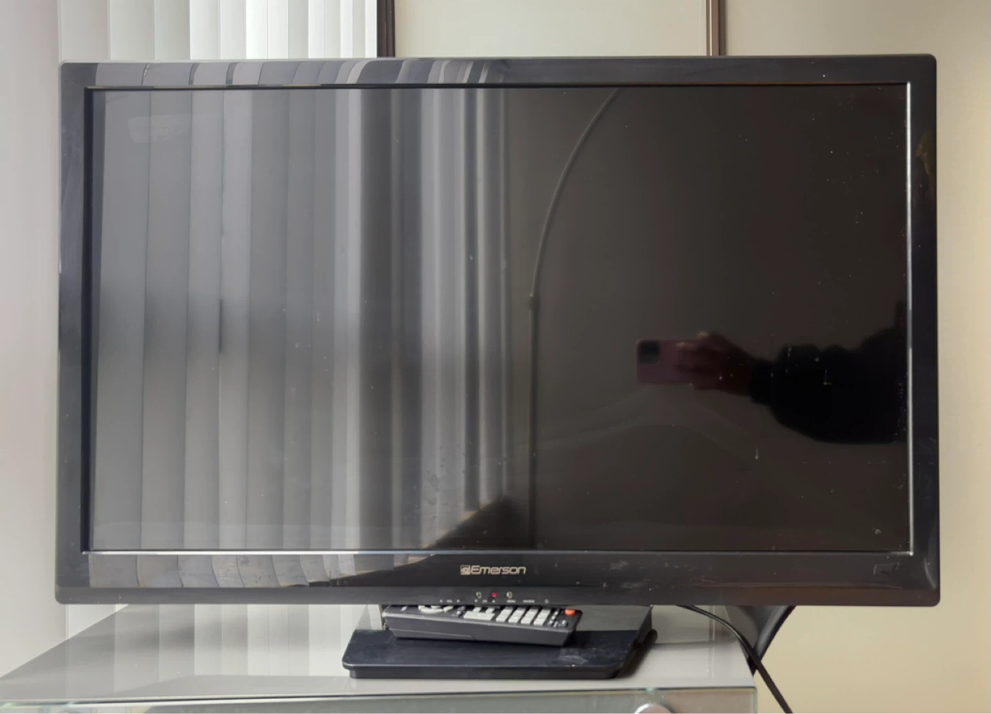 Emerson 32” Flat Screen TV w/ Remote – Works Perfectly (HDMI) - photo 2