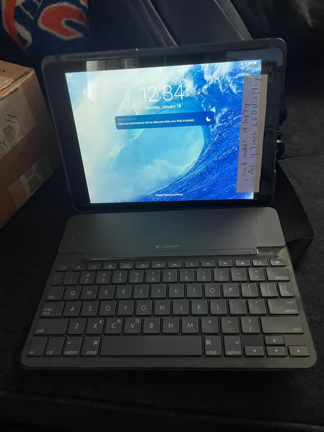 Apple iPad Air A1474 9.7-inch passcode locked - photo 2